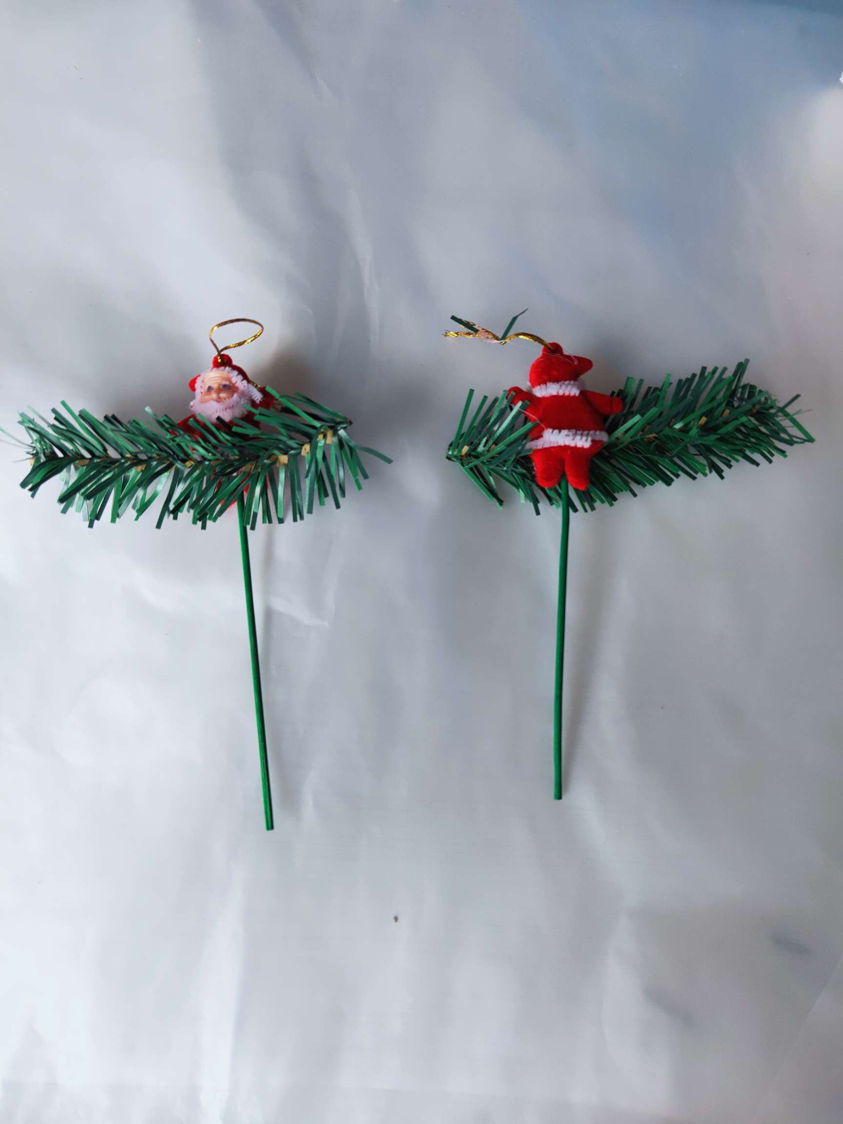 Santa Claus adorns Christmas toys, gifts and Christmas tree decorations Specification drawing
