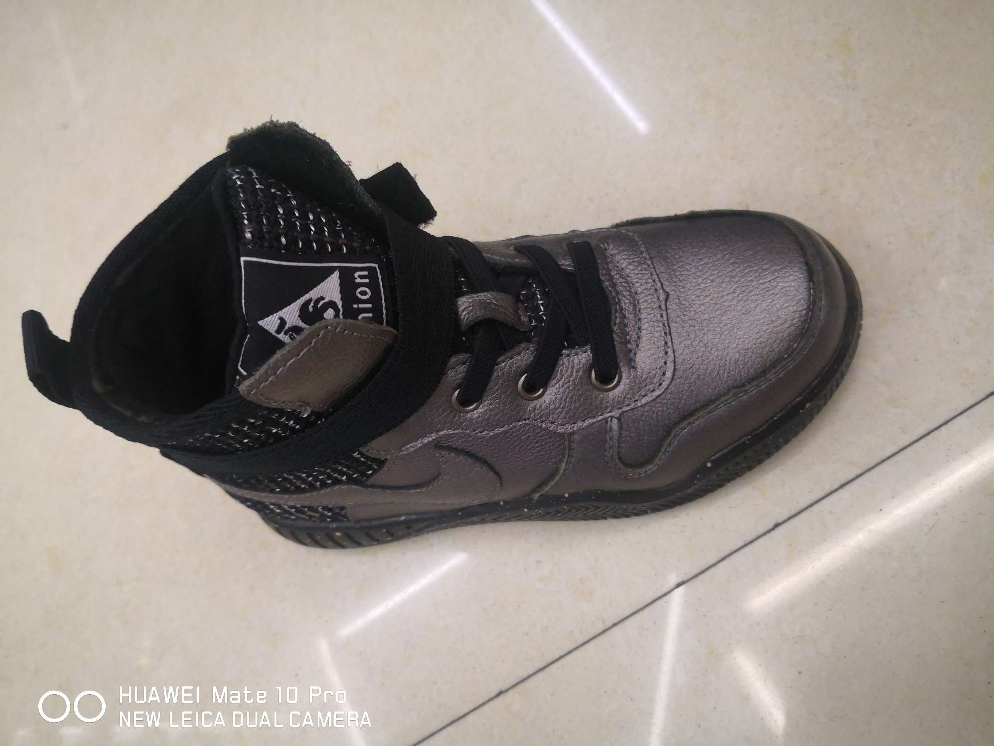 周氏现货库存儿童透气马丁鞋秋冬新款男女童百搭真皮板鞋韩版女童时尚运动鞋