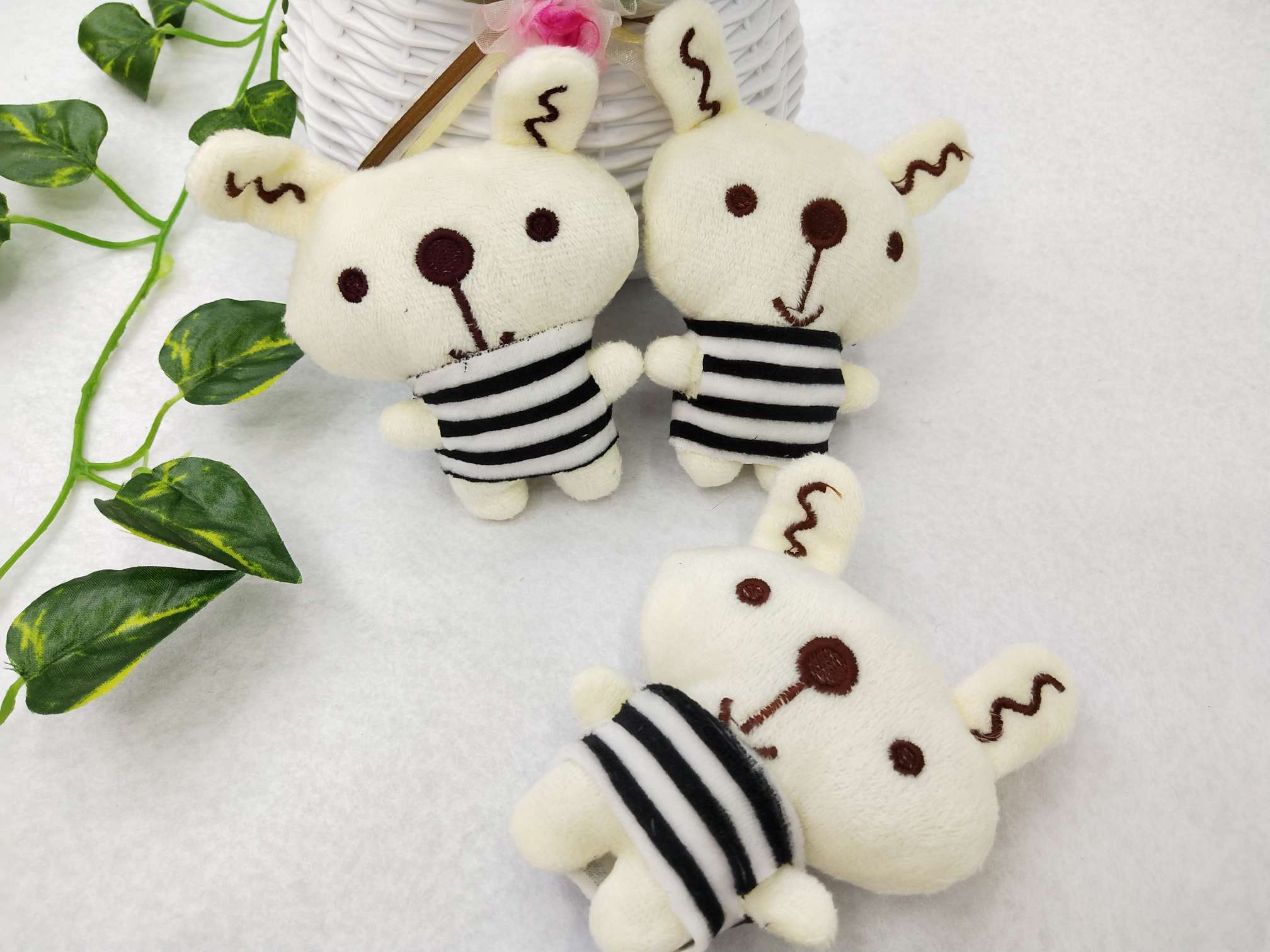 毛绒卡通配饰服装，鞋子，发带，围巾，帽子，服装辅料