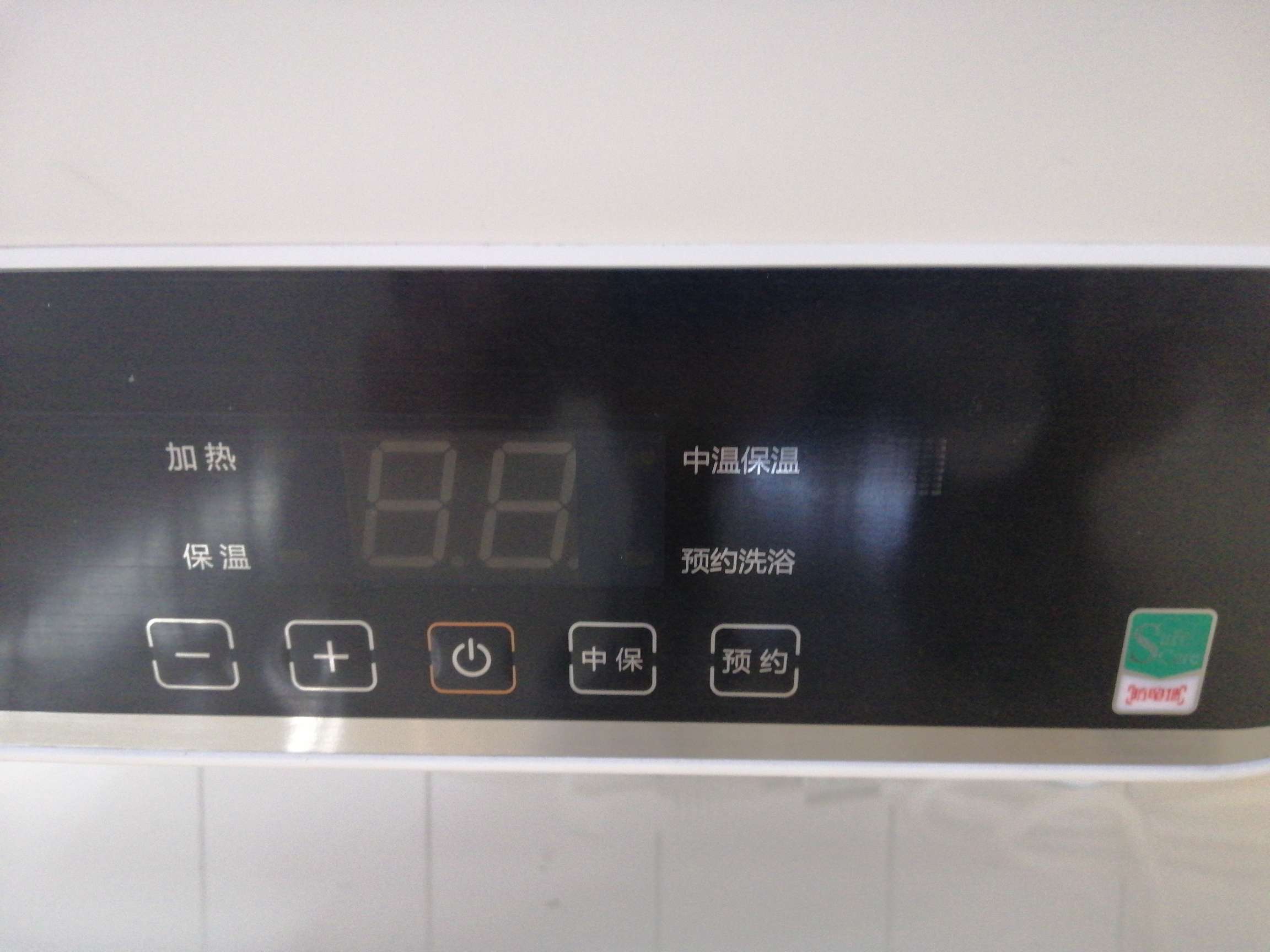A 80-liter Midea water heater can be used in one household details Picture
