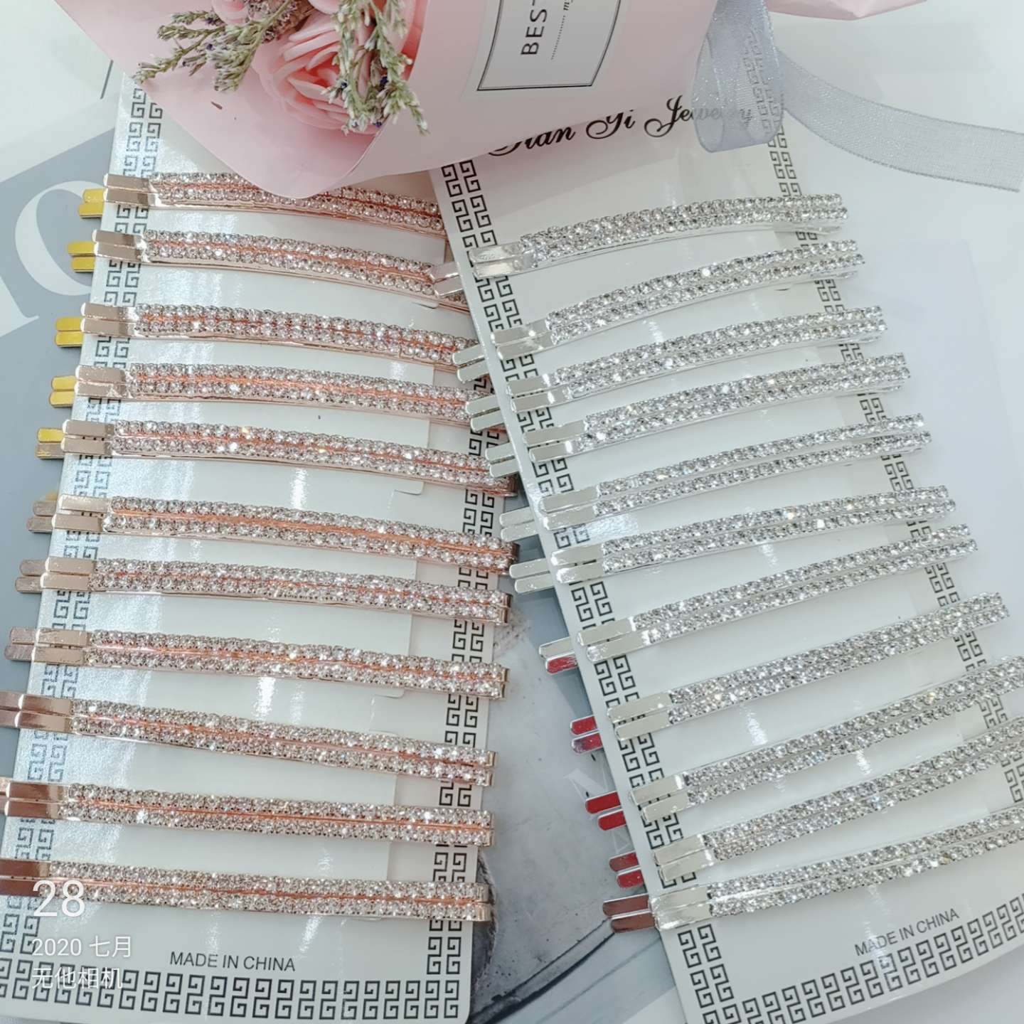 Close-up of one-line hair clip design