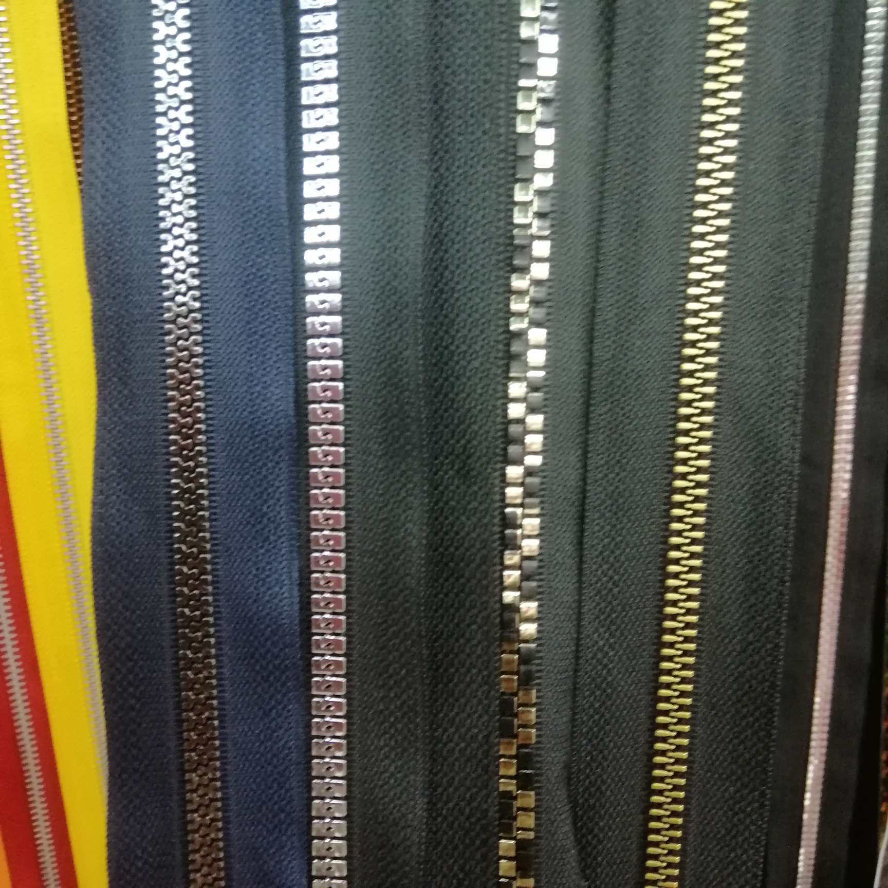 厂家直销树脂抛光码庄，型号：3#5#8#10#，齿色可以来样订做，价格面议
电话13388665050