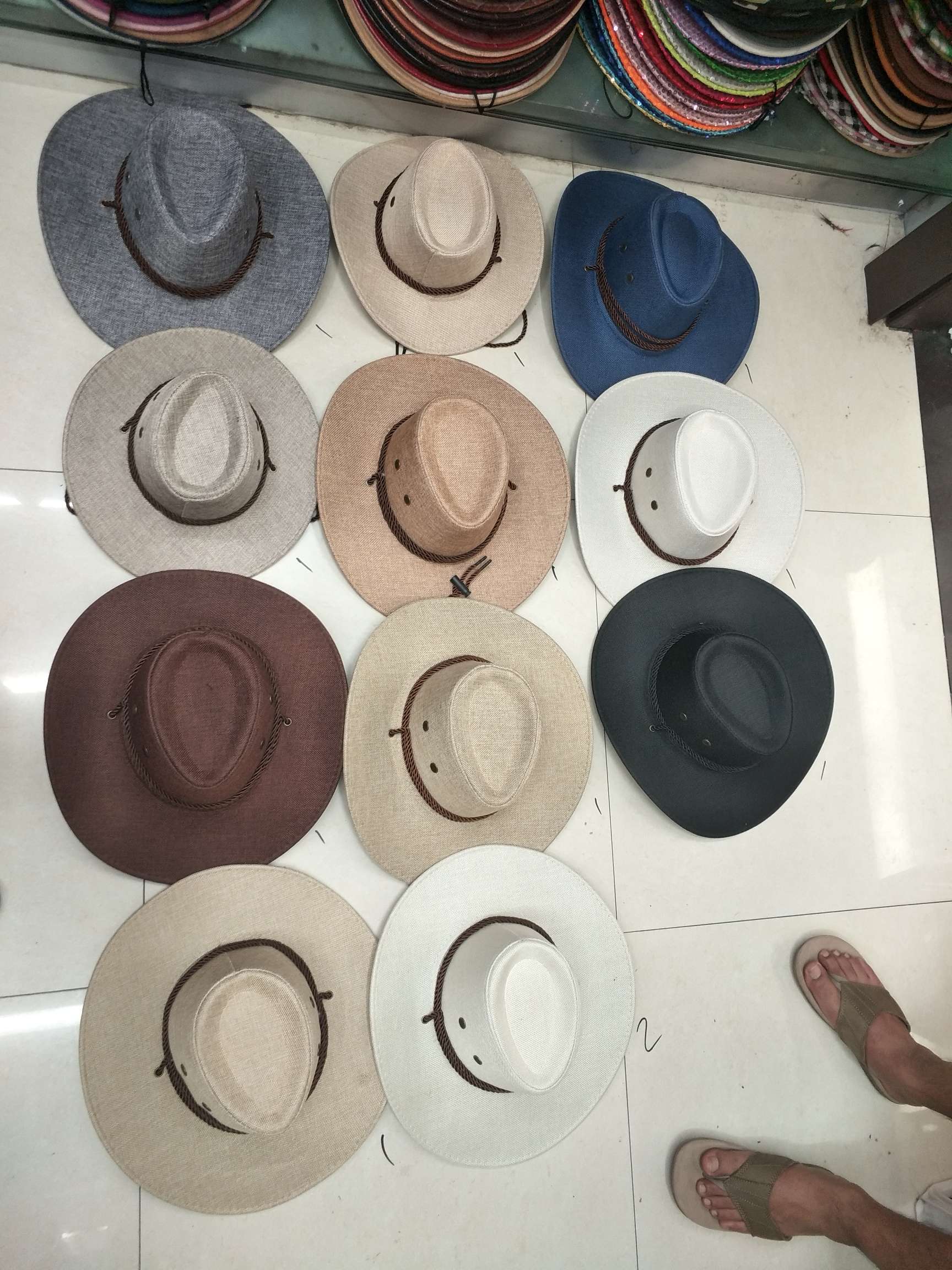 Specializing in the production of western cowboy hats and top hats, we undertake various domestic and foreign trade orders. Welcome to purchase details Picture