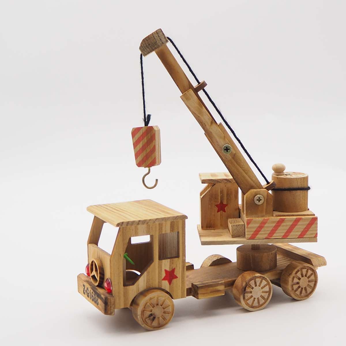 Wooden craft toy crane Application Scenario
