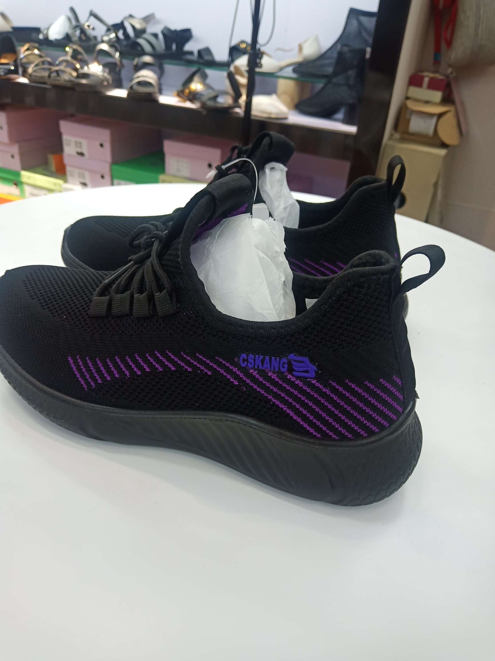 Magnetic Shukang sports comfortable shoes breathable mesh upper fashionable sports shoes light soft soles thumbnail