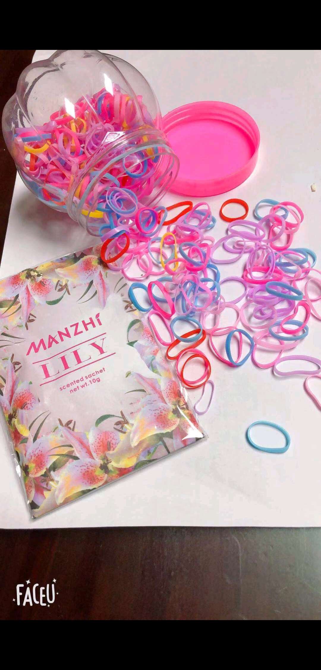 Wholesale of 2-yuan disposable color cartoon children's hair bands in buckets, simple transparent small rubber bands from accessory stores