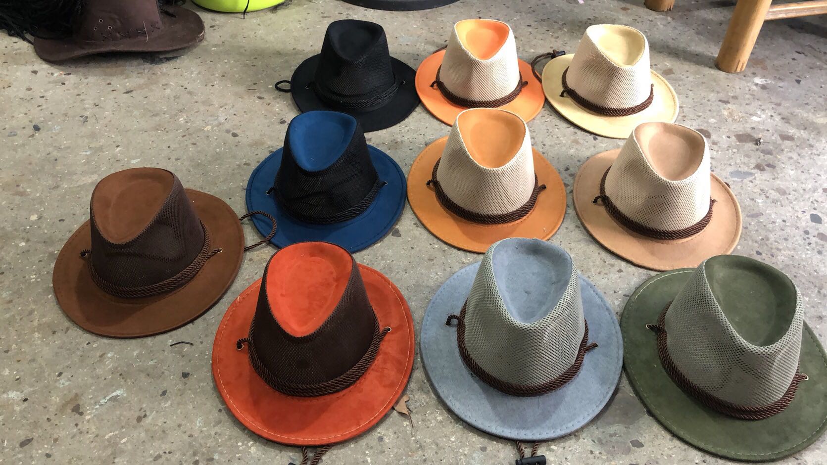 Specializing in the production of various western cowboy hats and top hats, welcome to purchase
