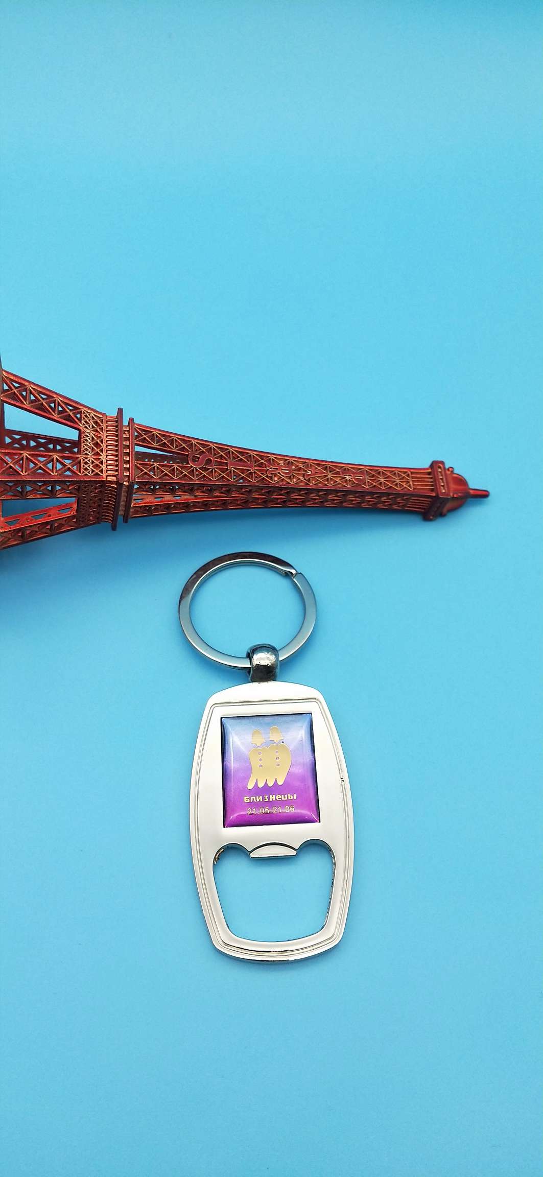 Round bottle opener keychain details Picture