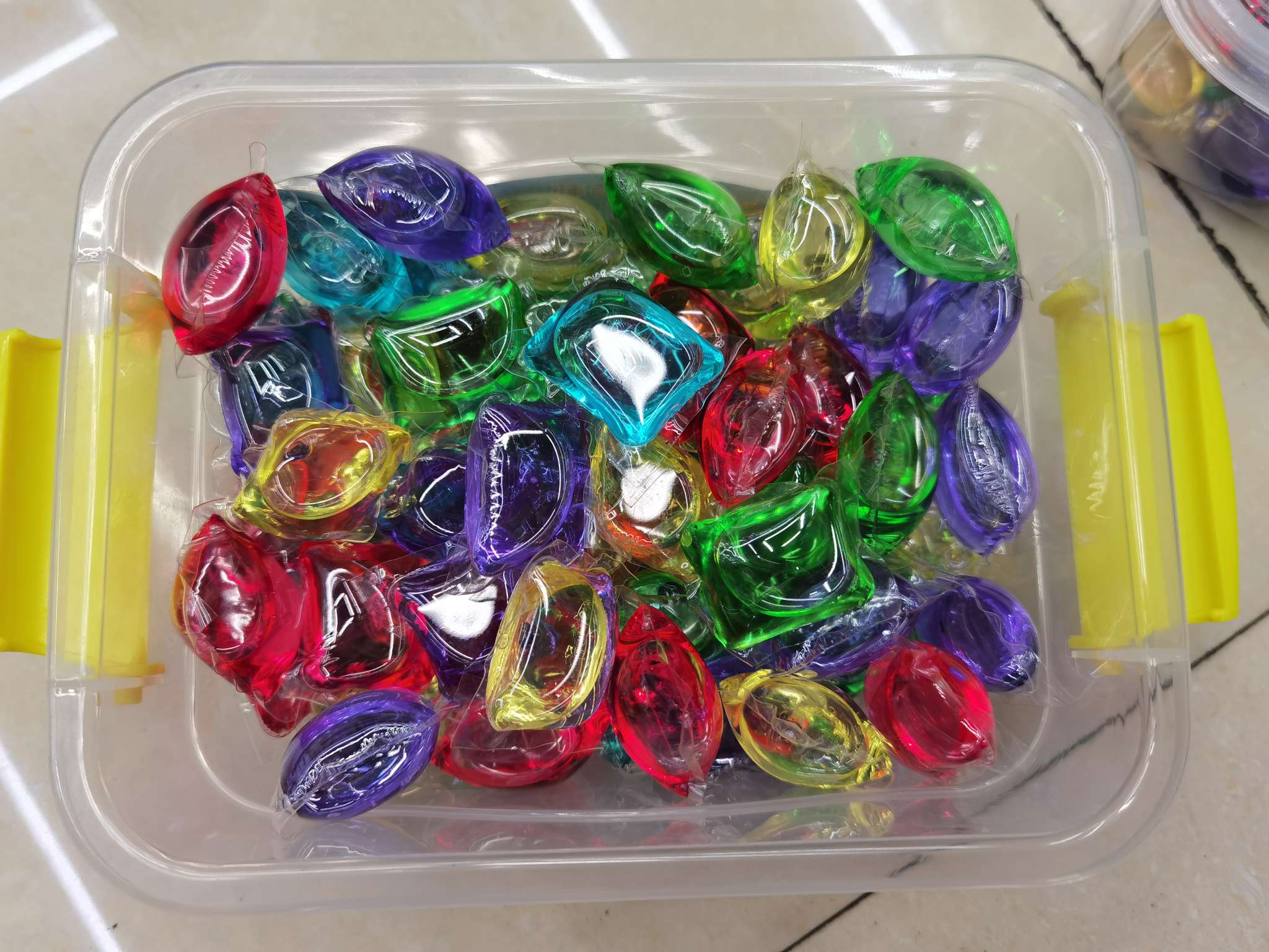 Laundry beads laundry cleaner
