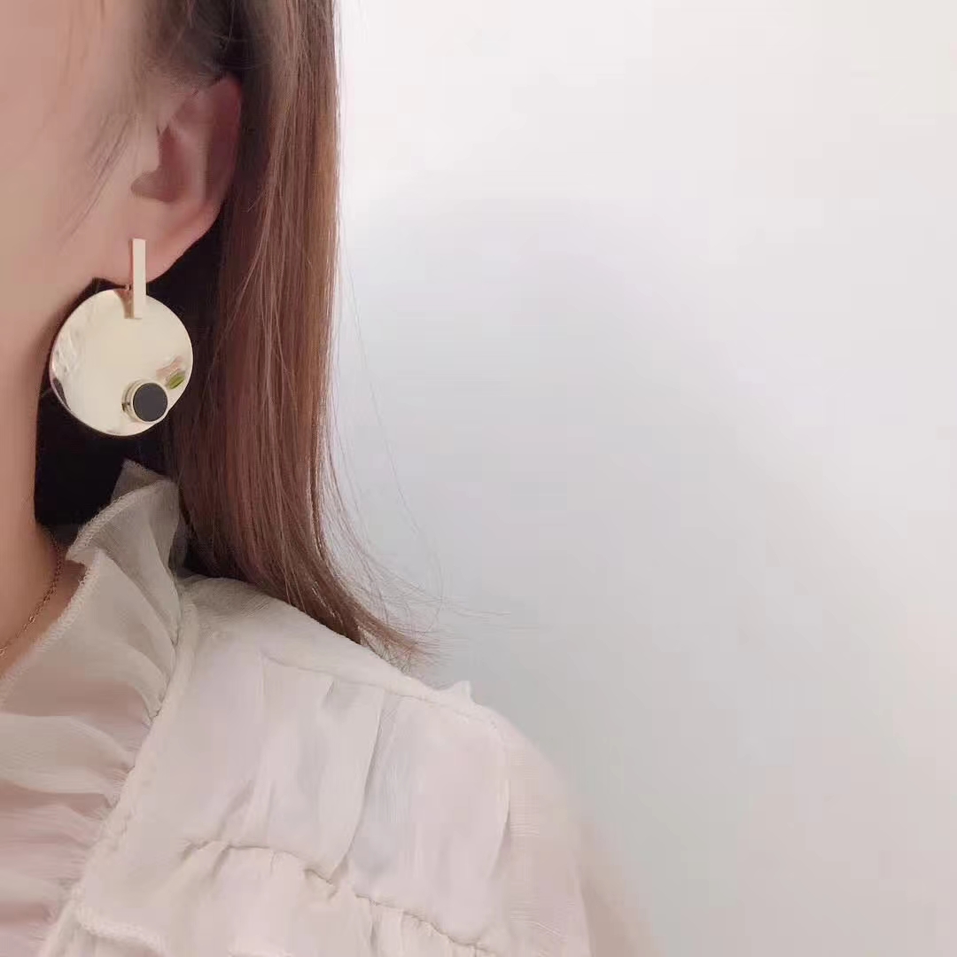 新款时尚韩版休闲气质925银针几何圆形耳环白底实物图