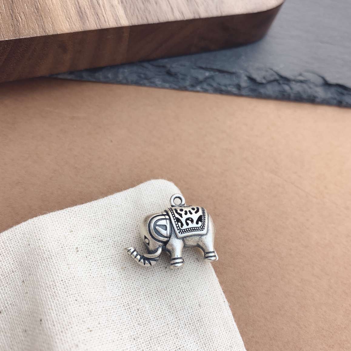 Silver upholstery silver 925 silver elephant Thai silver pendant