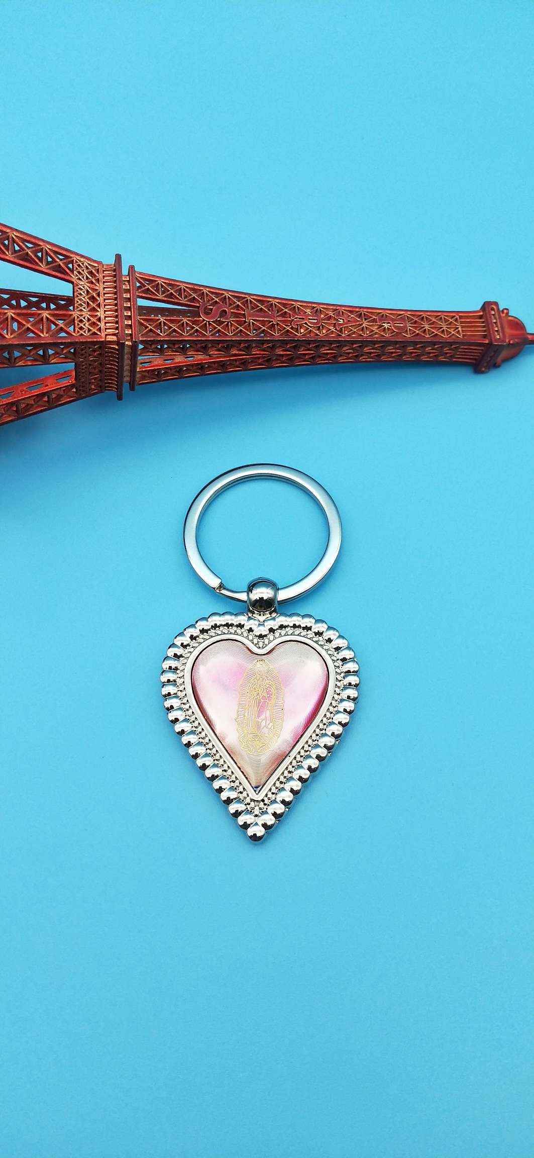 Heart-shaped keychain details Picture
