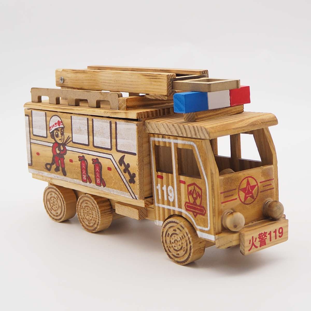 Factory direct sales of wooden fire engines, wooden fire engines, ladders, fire engines and wooden model ornaments Application Scenario