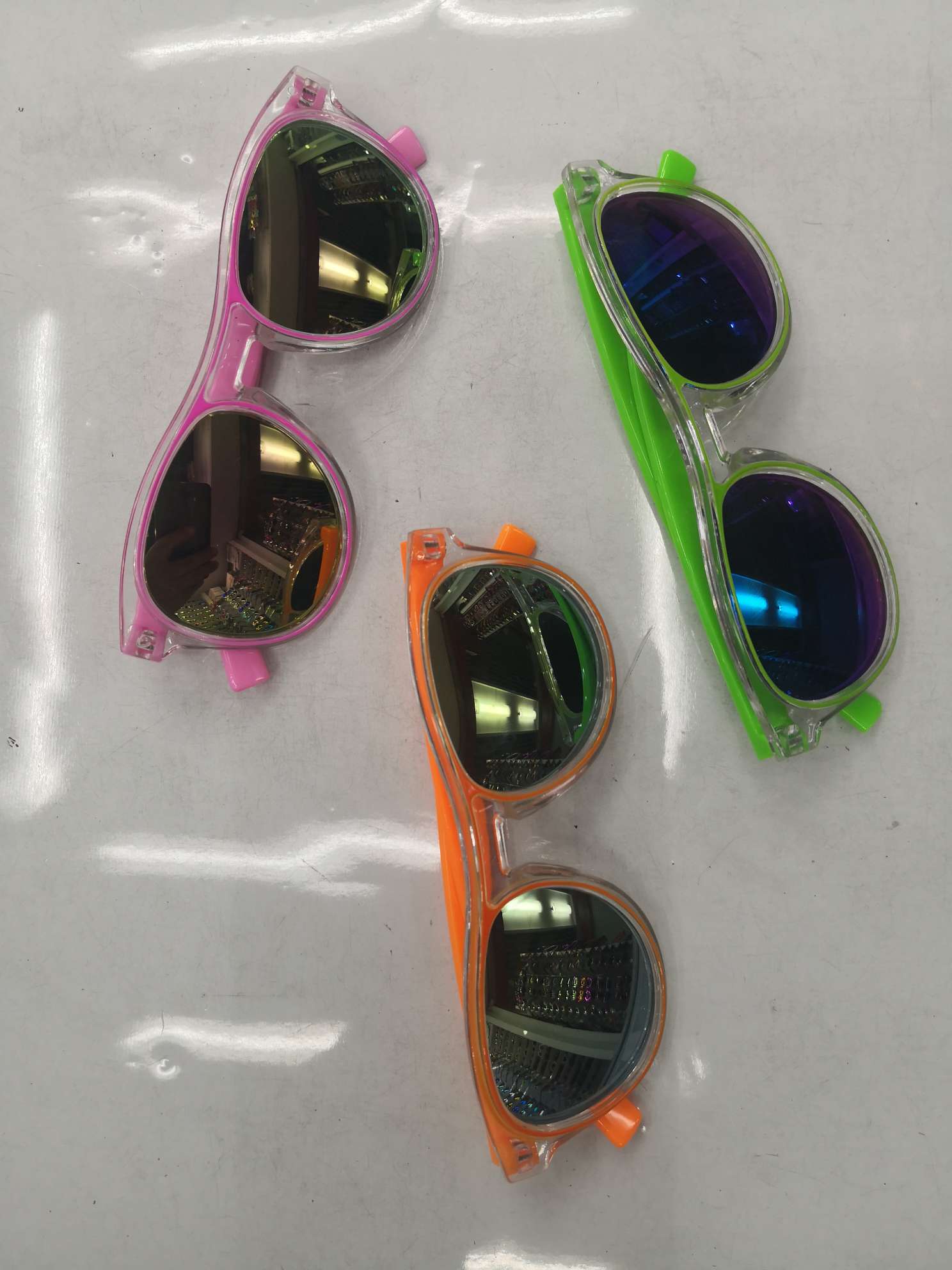 新款时尚太阳镜，防紫外线彩色镜片墨镜，厂家直销详情图2