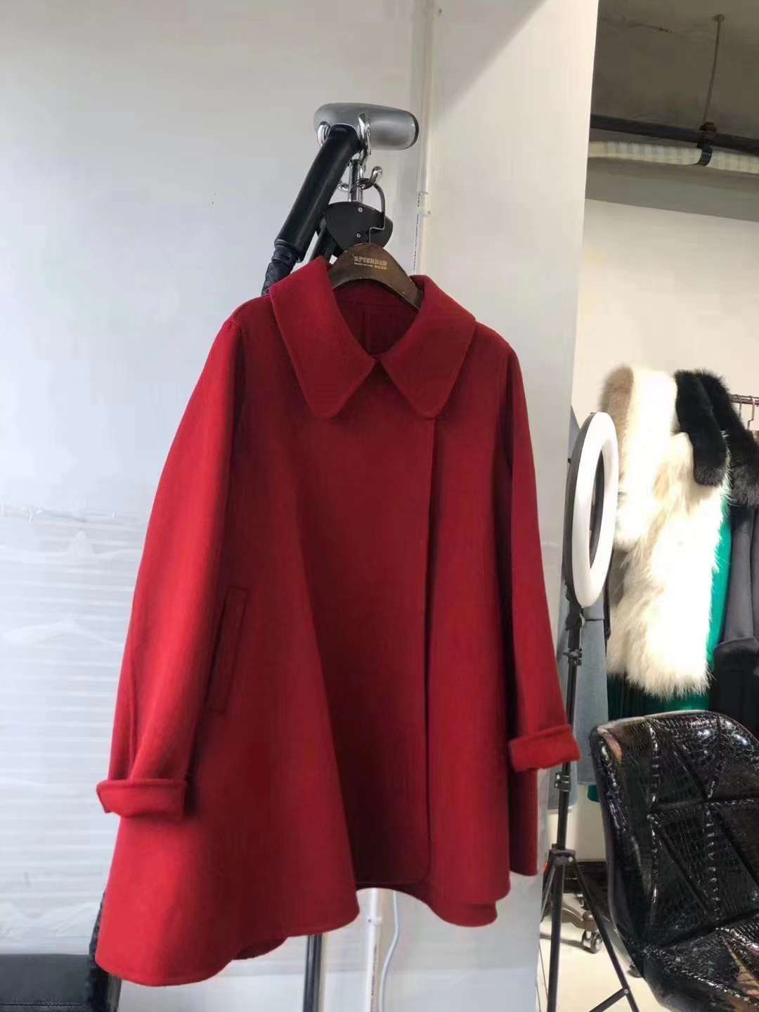 女式羊绒衫实物图