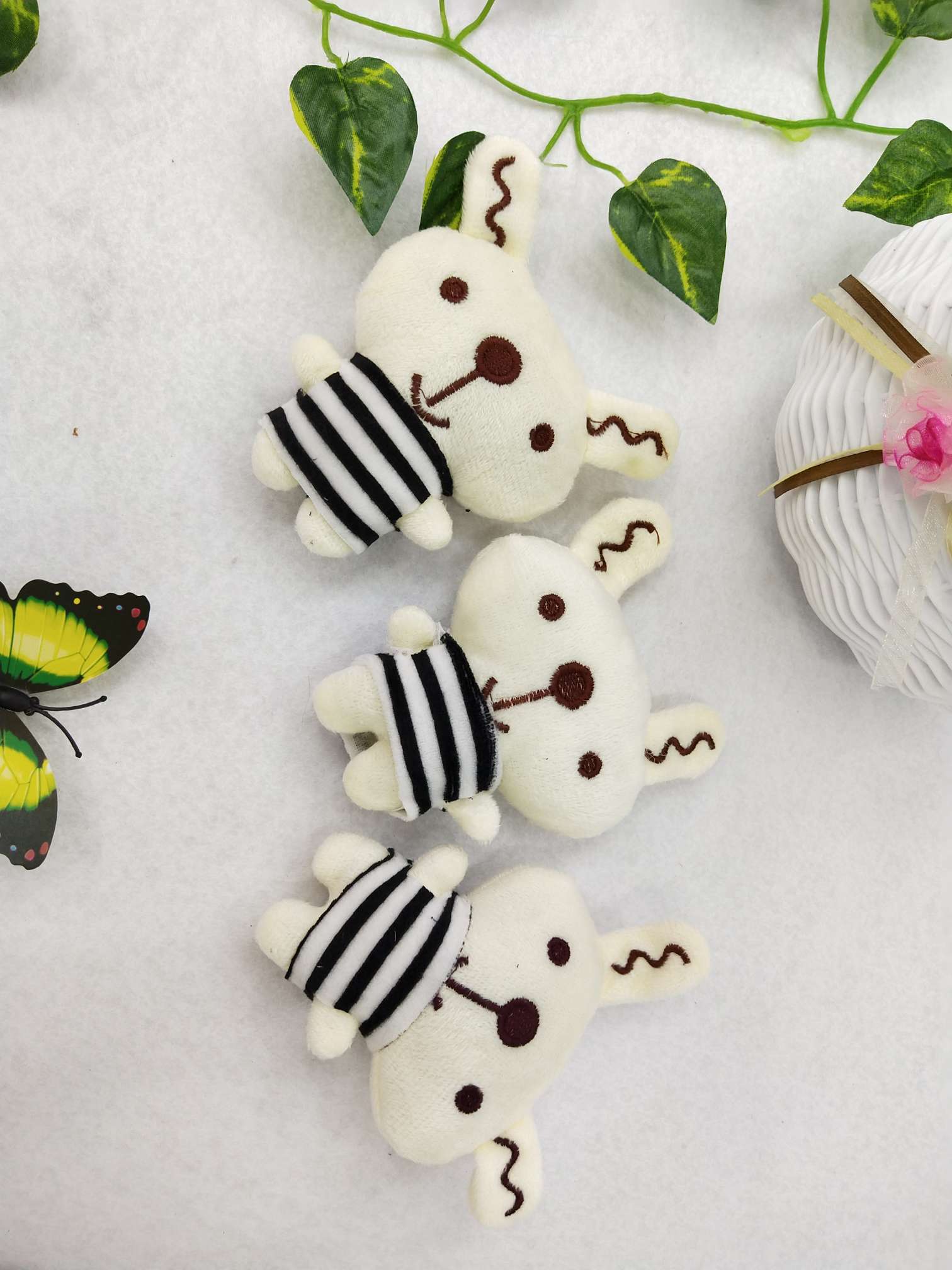 毛绒卡通配饰服装，鞋子，发带，围巾，帽子，服装辅料产品图