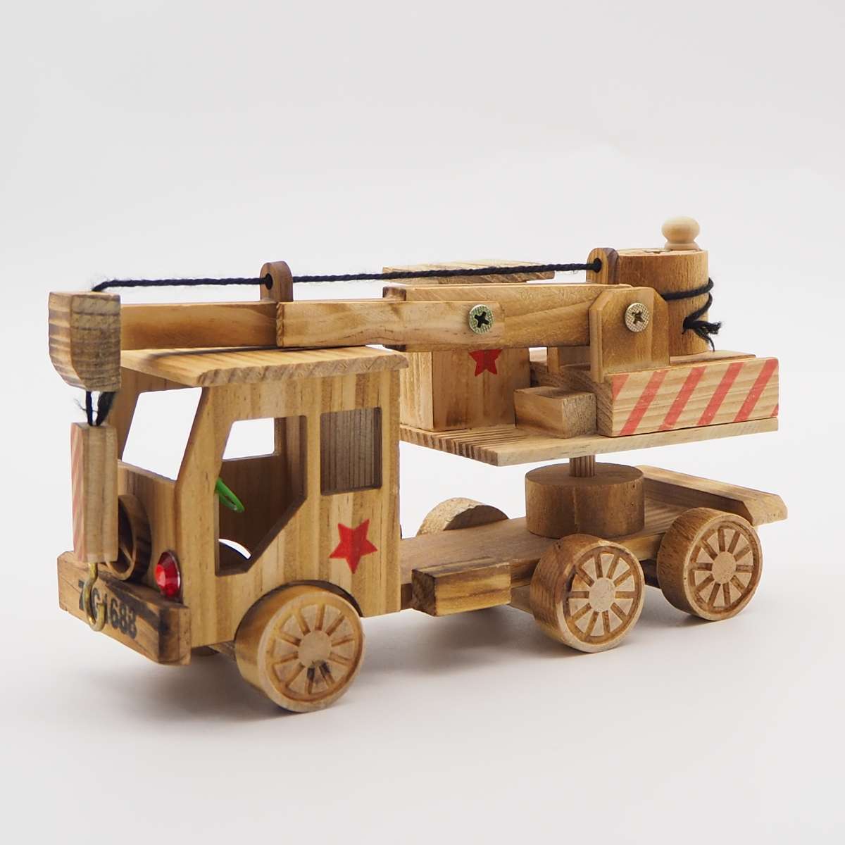 Wooden craft toy crane Specification image
