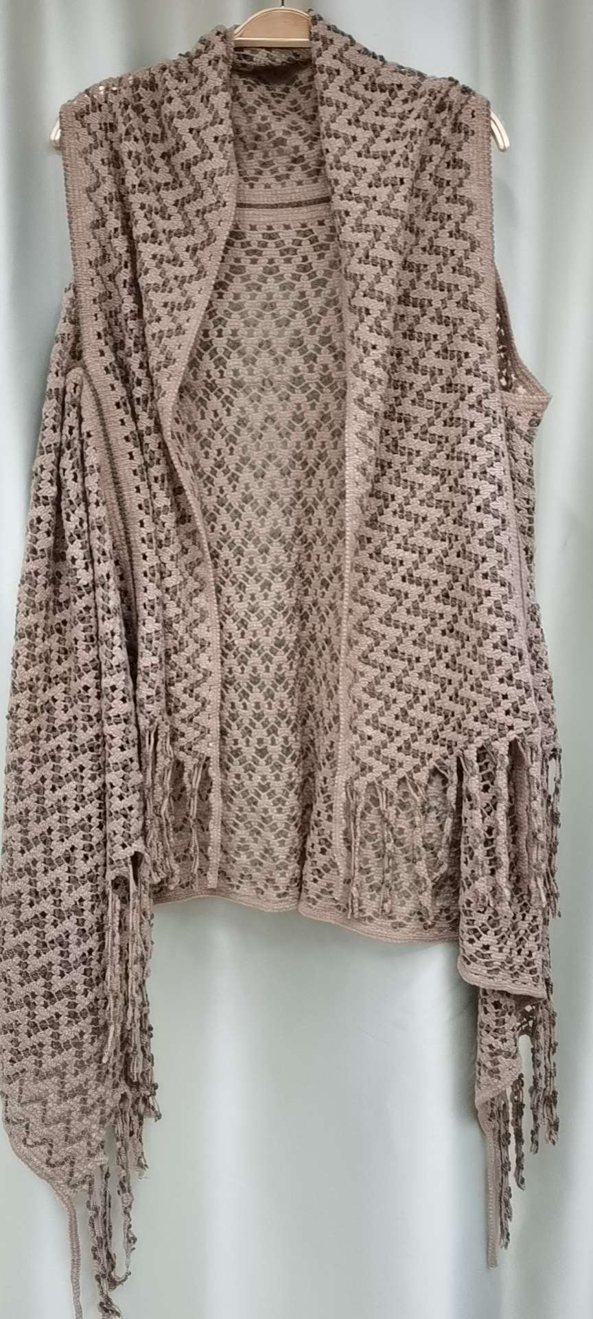 Knitted cardigan, women's shawl coat, women's fringed sweater outerwear Application Scenario