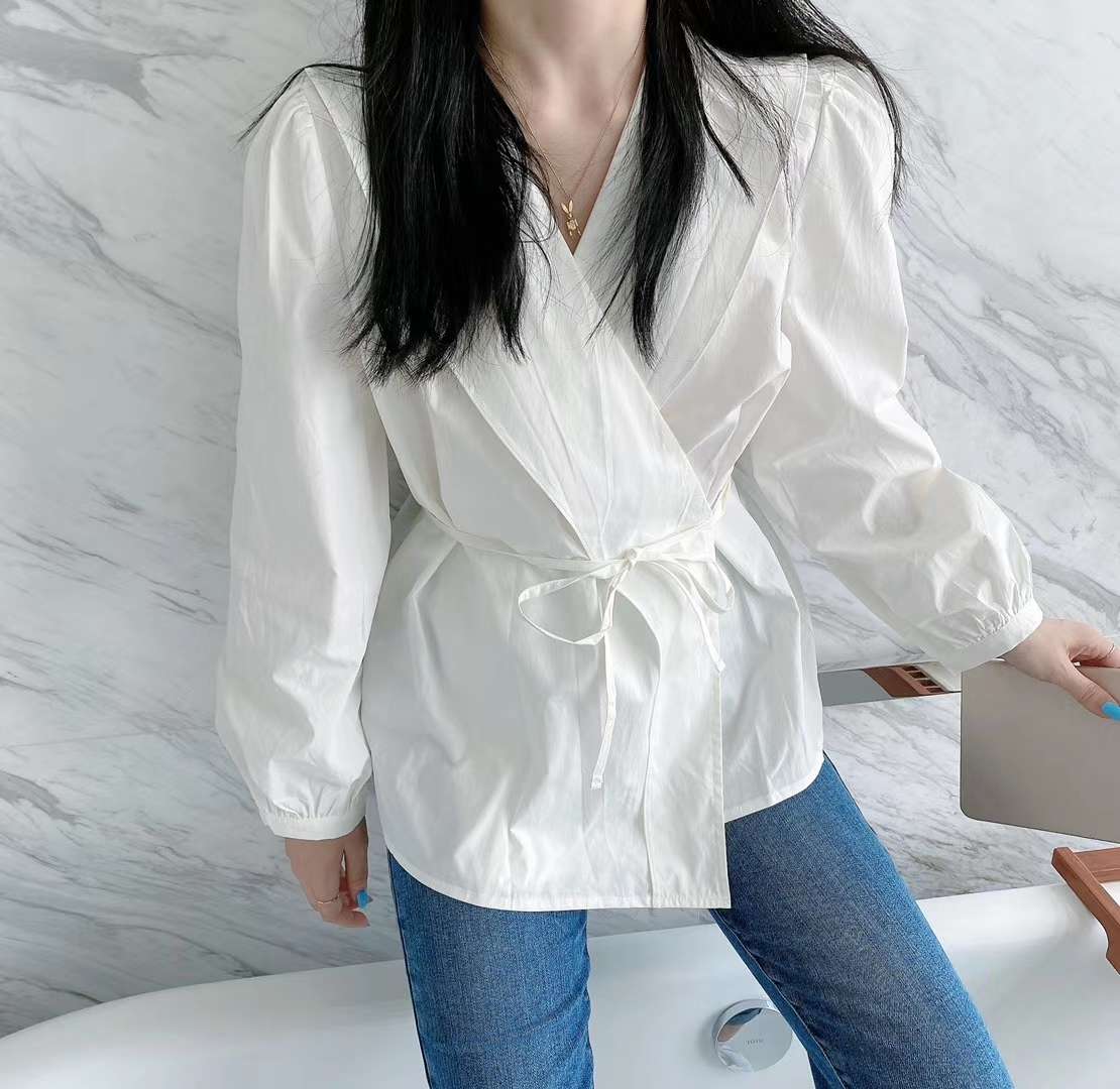 系带衬衫白底实物图