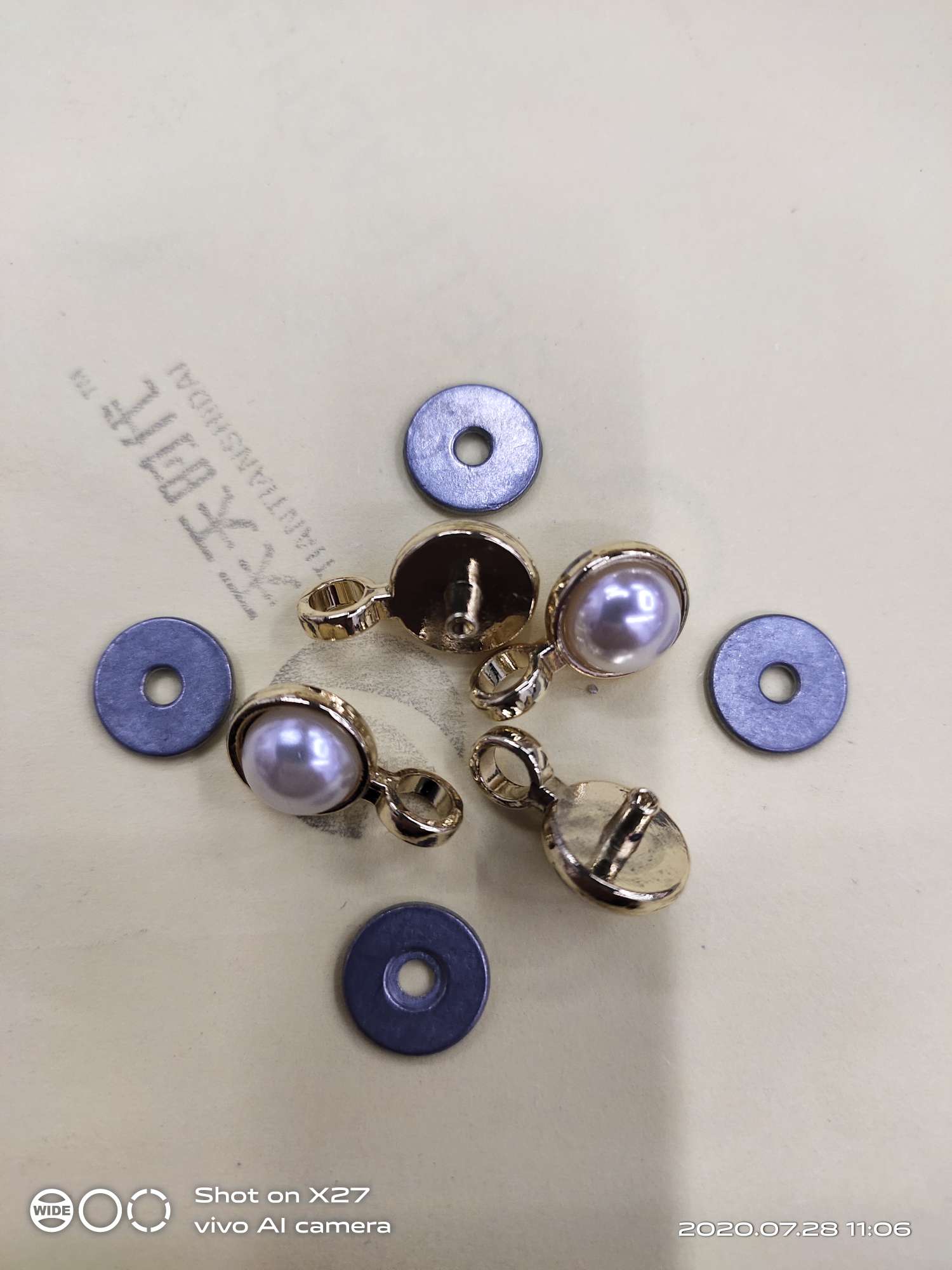 Specializing in all kinds of shoe buckles and shoelaces