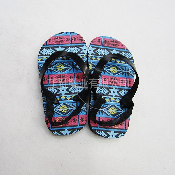 Children should wear flip-flops after tying up