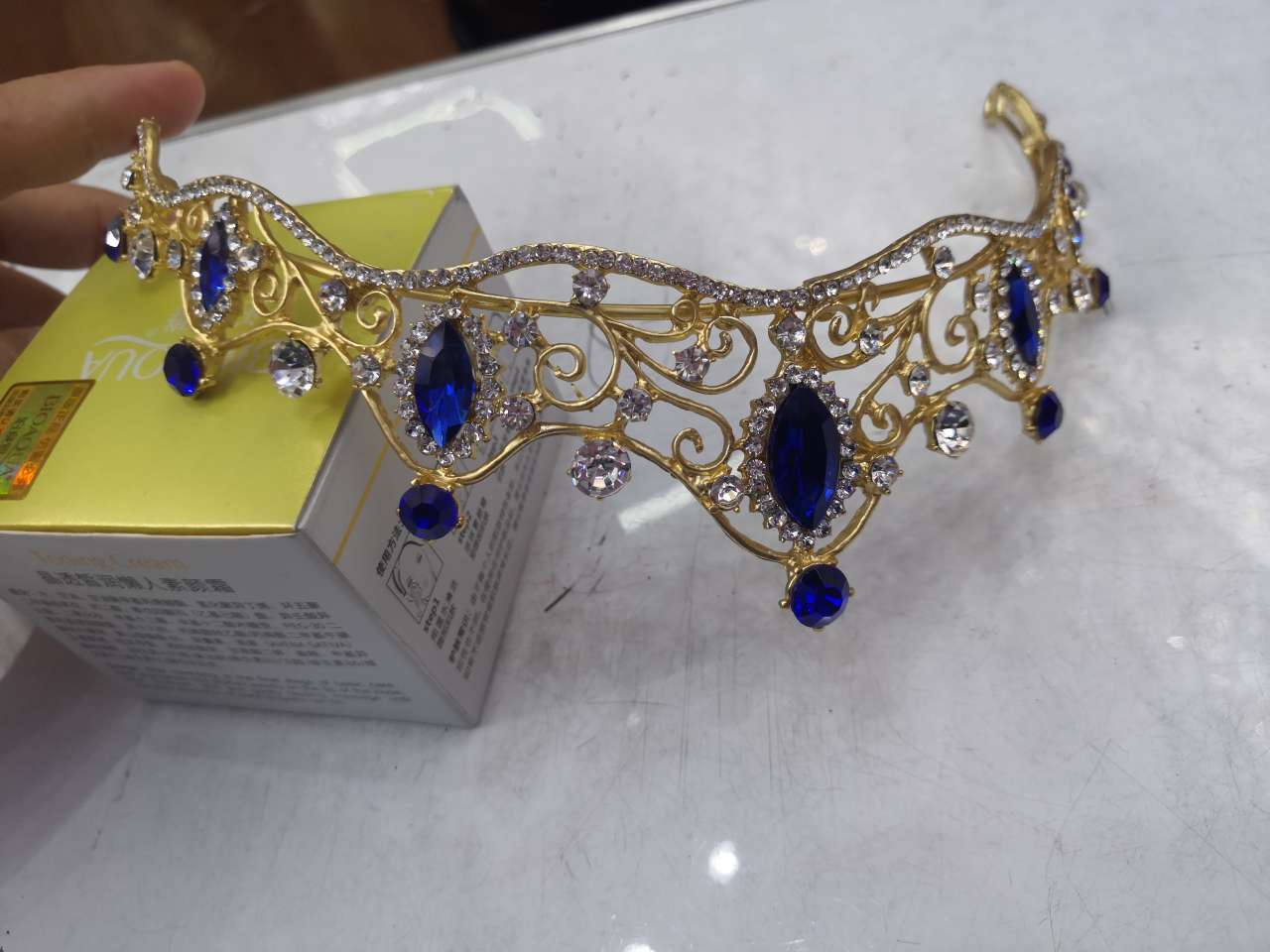 Crown, colored diamond Specification image