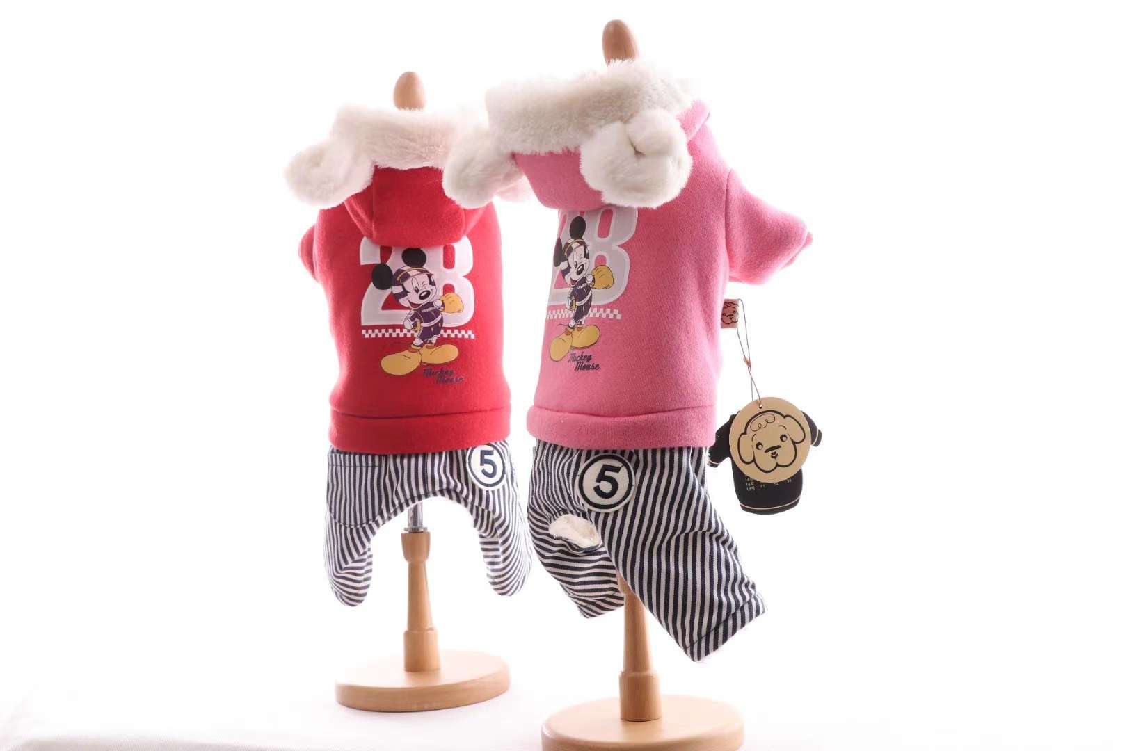 四脚牛仔外套，四脚条纹裤，四脚戴帽衫，夏天快过去，秋天就要到来！宠物宝宝可以准备新装！