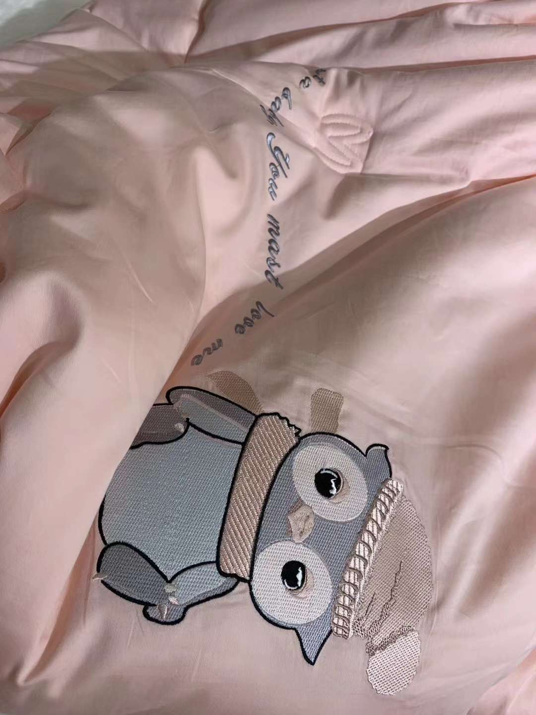 A lovely soybean quilt embroidered with 60 long-staple cotton Item Picture