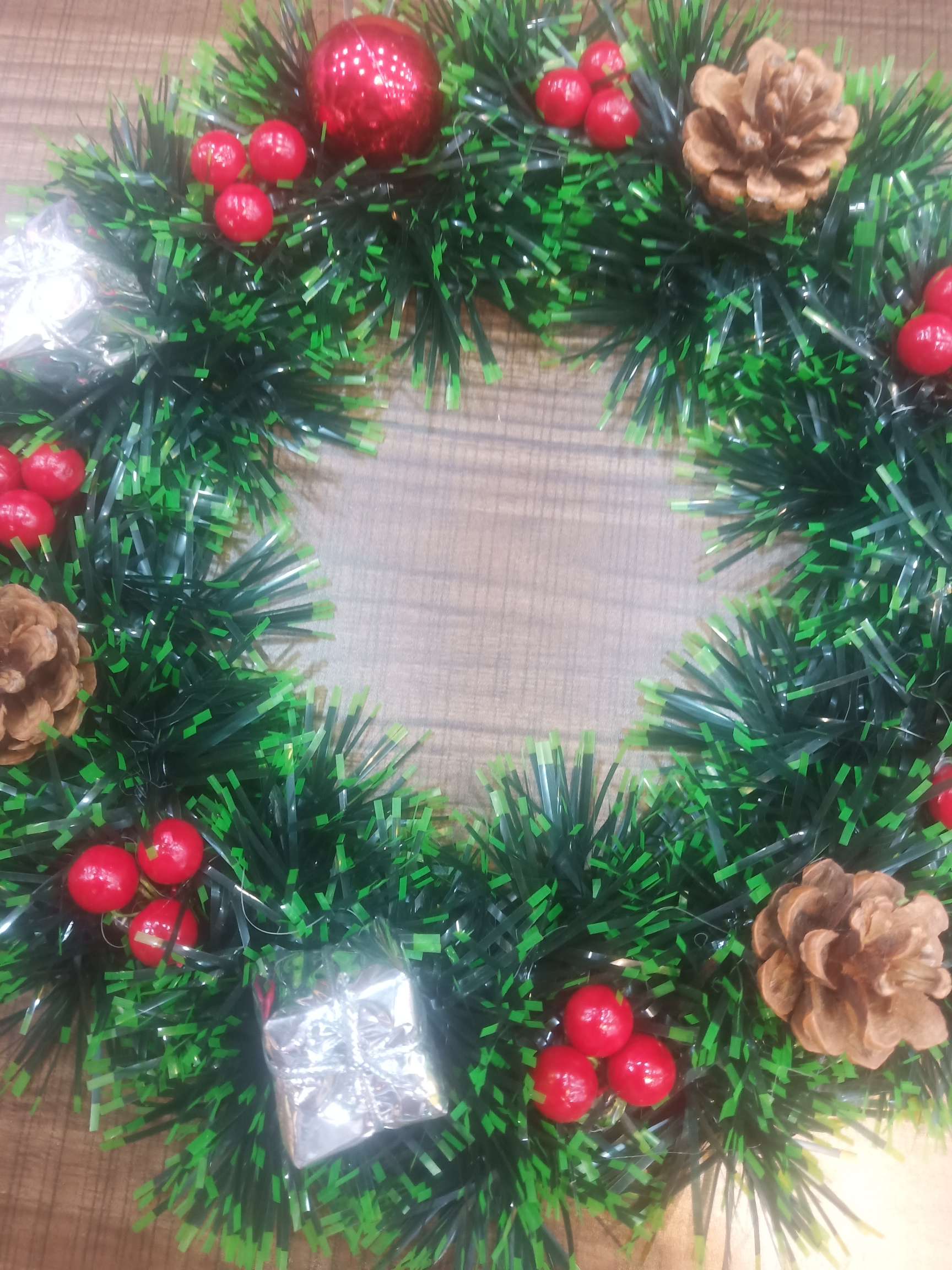 Garland details Picture