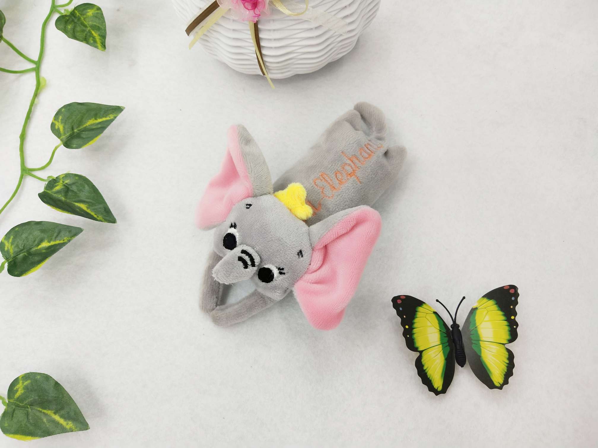 爆款毛绒卡通爬爬小象围巾发夹发带胸针爬爬圈包包服装等毛绒卡通配饰细节图