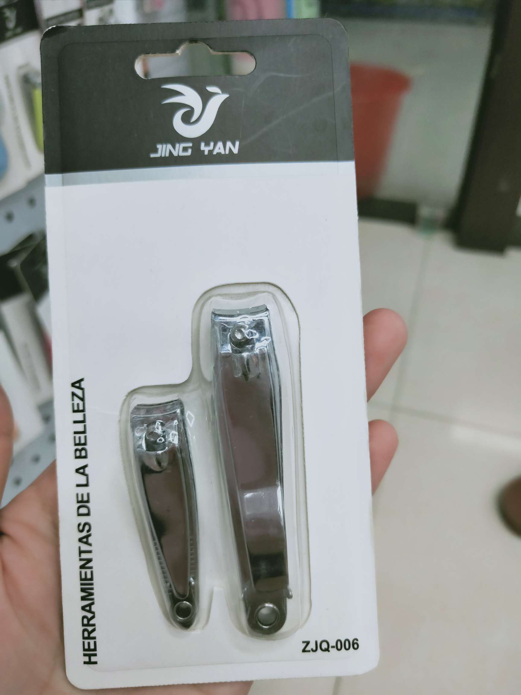 一大一小镜光指甲钳细节图