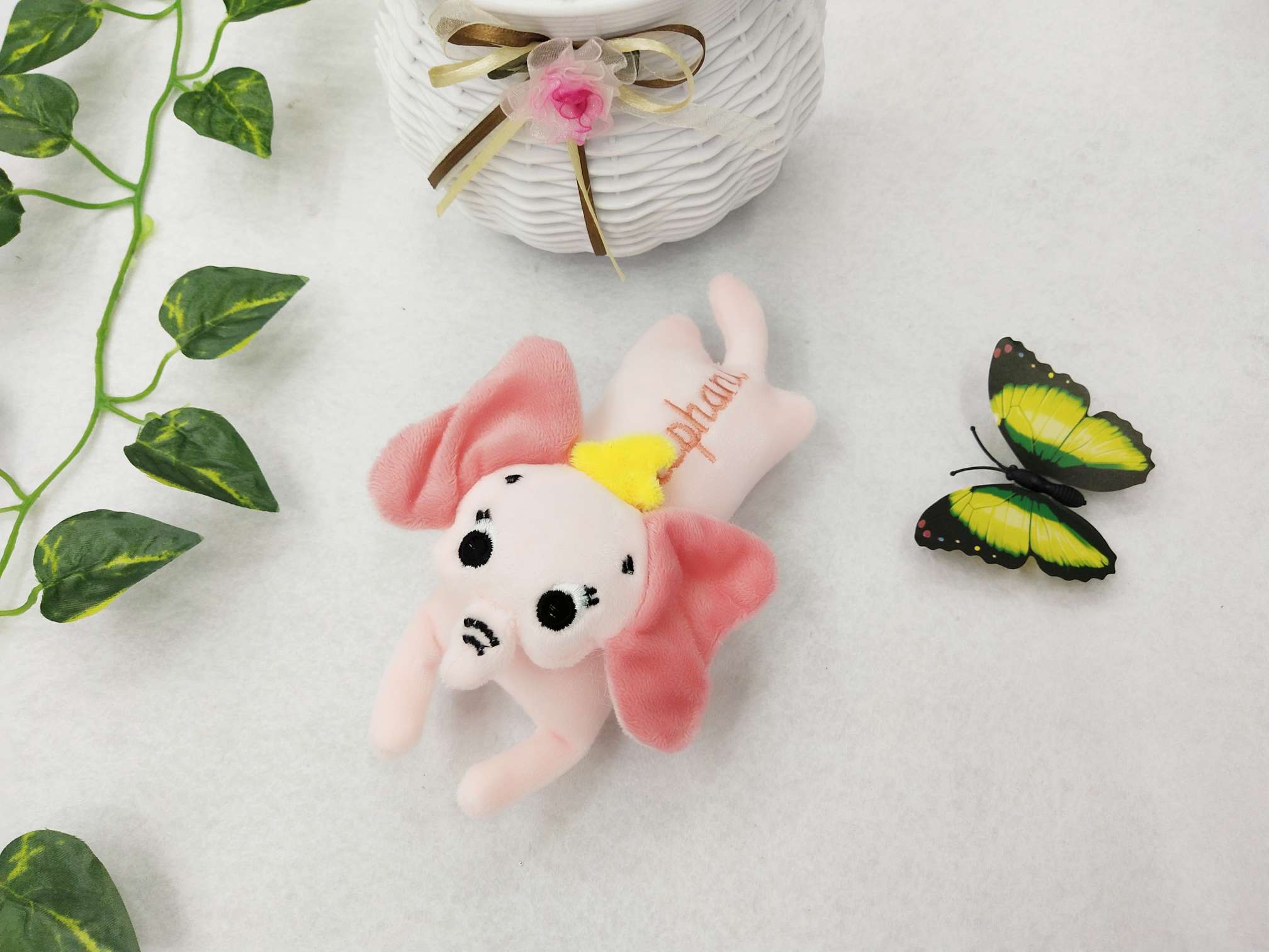 爆款毛绒卡通爬爬小象围巾发夹发带胸针爬爬圈包包服装等毛绒卡通配饰产品图