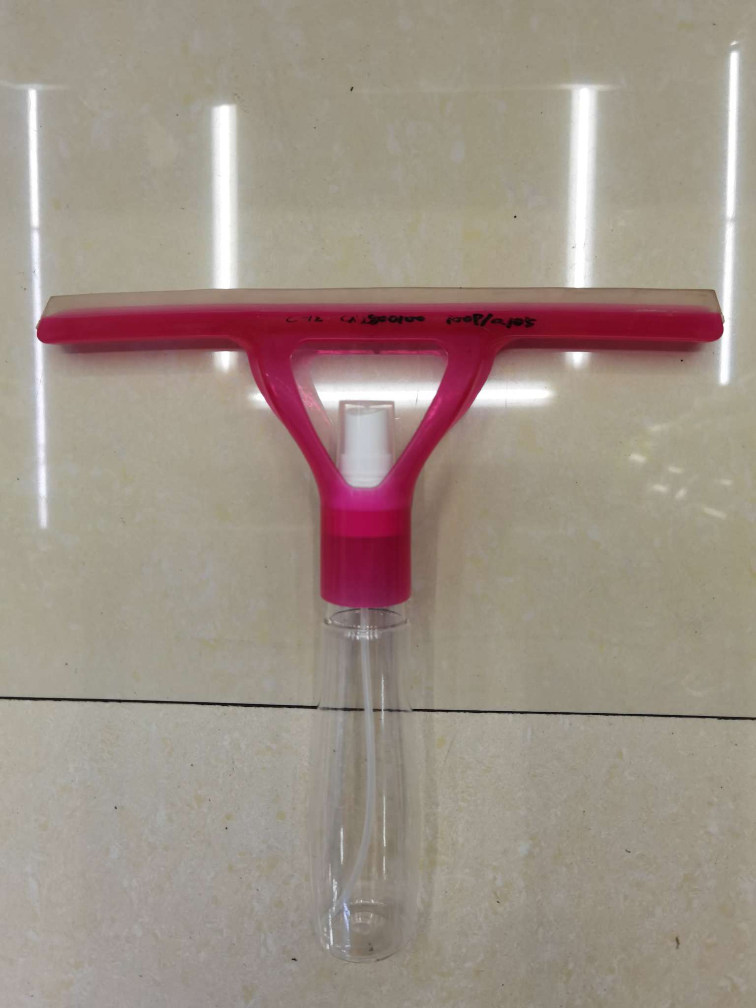 Glass wipe Water spray glass wipe thumbnail