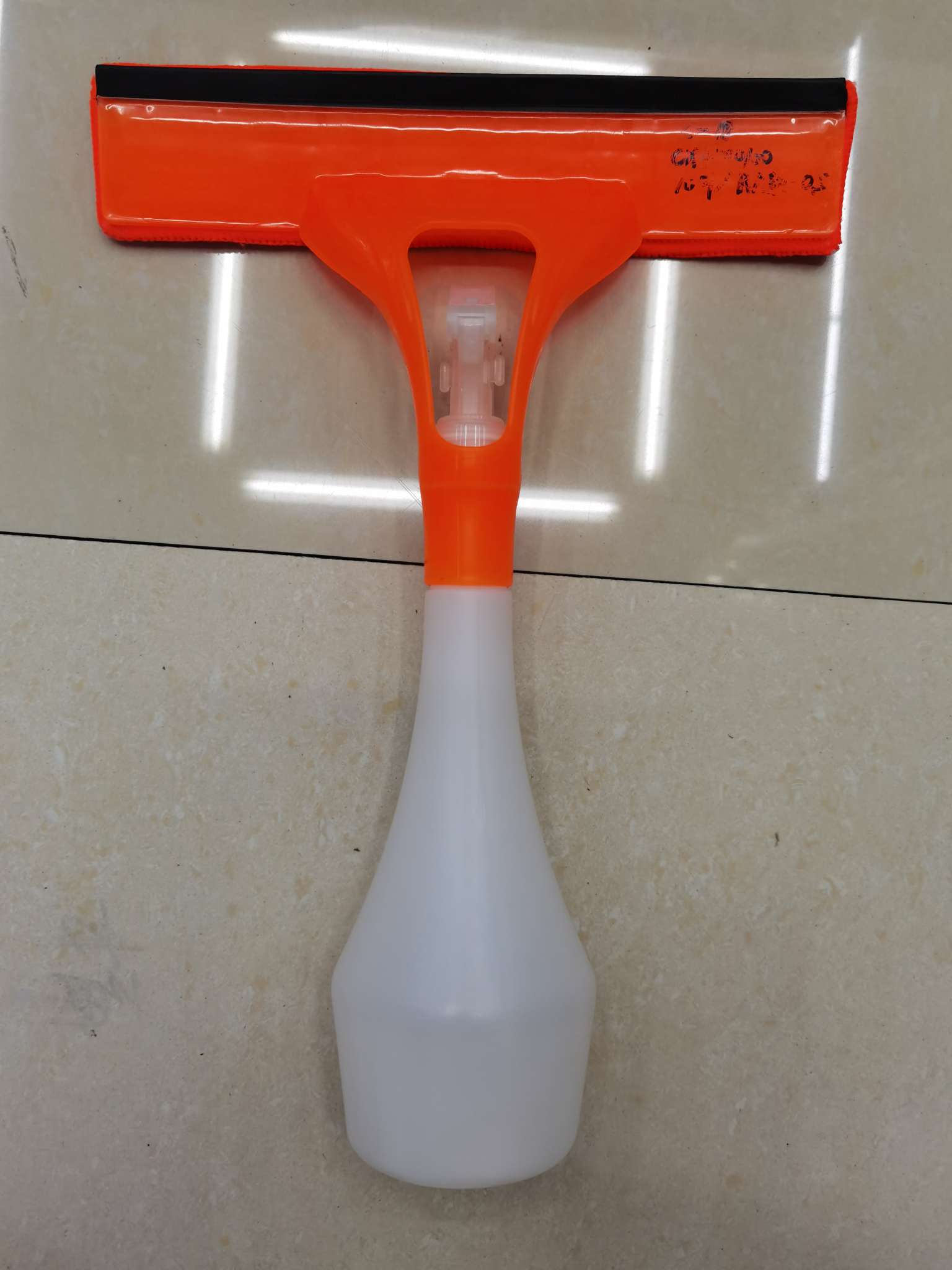 Water jet glass window cleaner