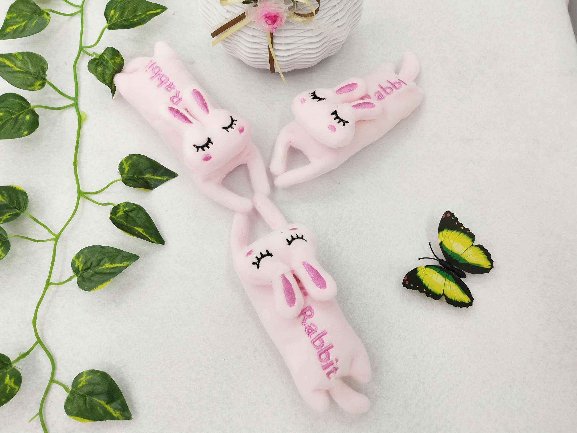 爆款毛绒卡通爬爬兔围巾发带胸针发夹爬爬圈服装等毛绒卡通配饰产品图