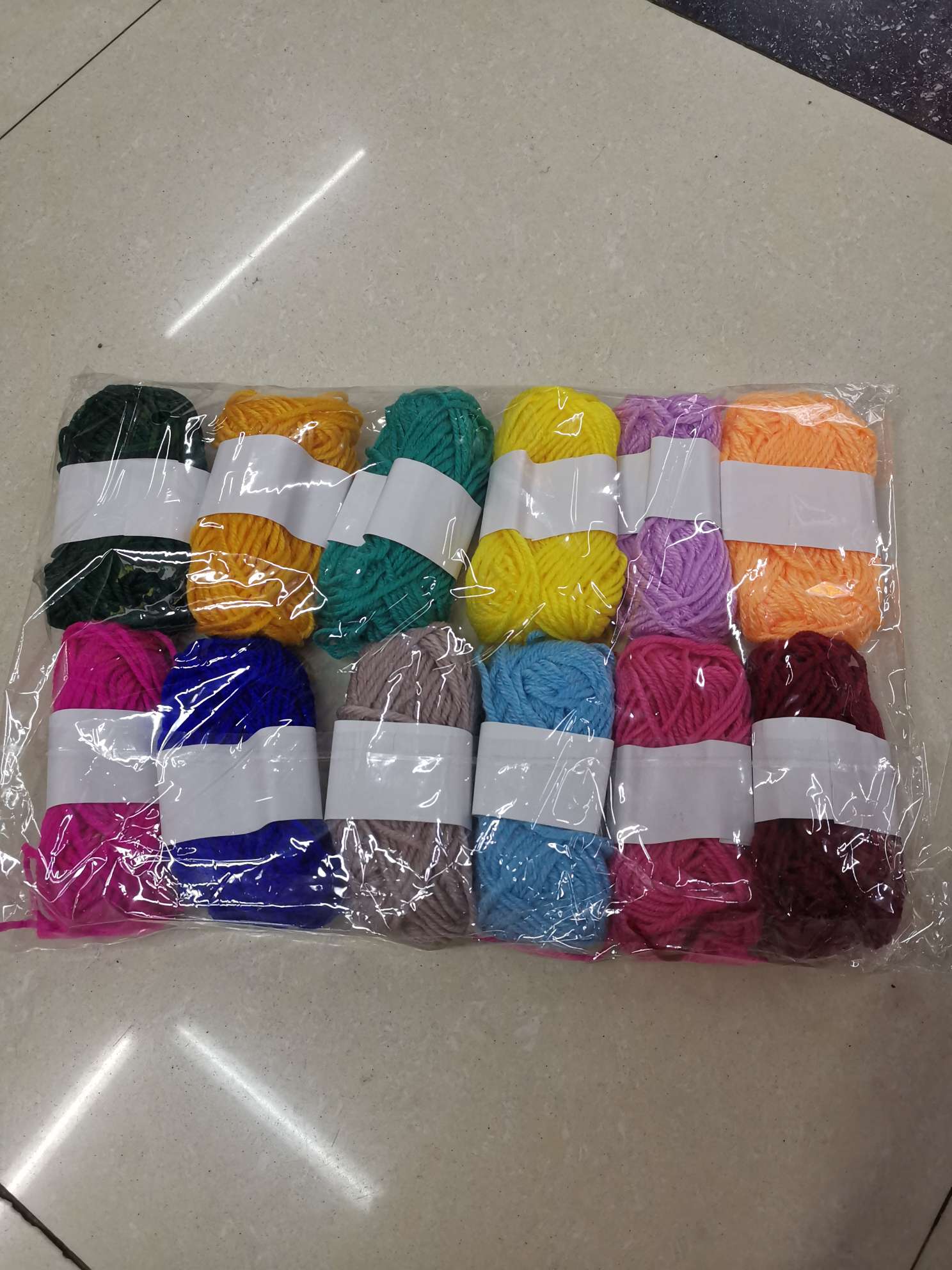 热销晴纶毛线12色混装diy手工编制毛线细节图