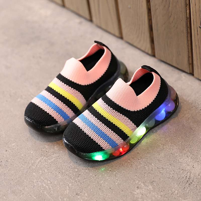 童运动鞋实物图