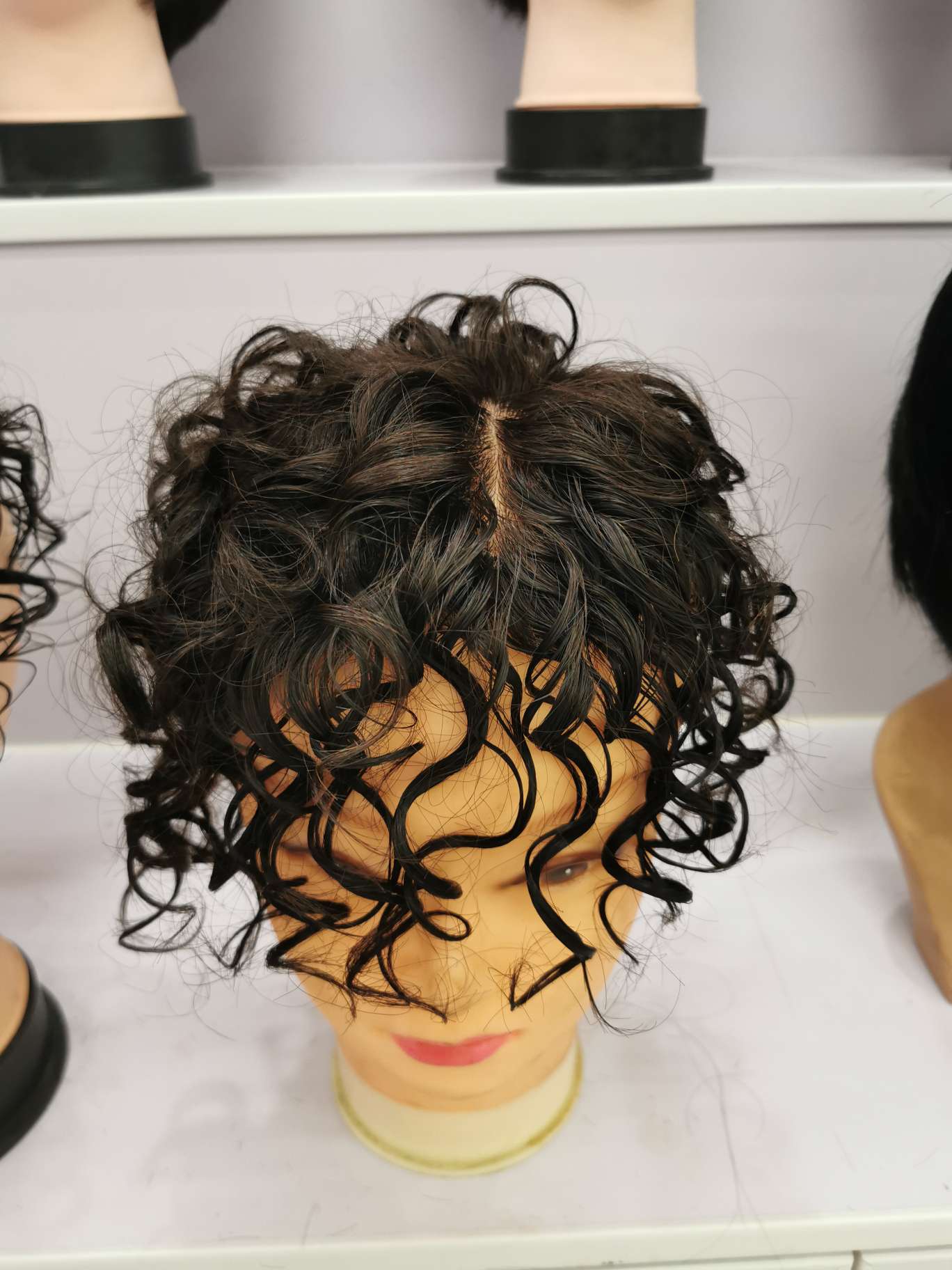 100% hand-knitted real human hair, ladies' hair blocks, curly hair Application Scenario
