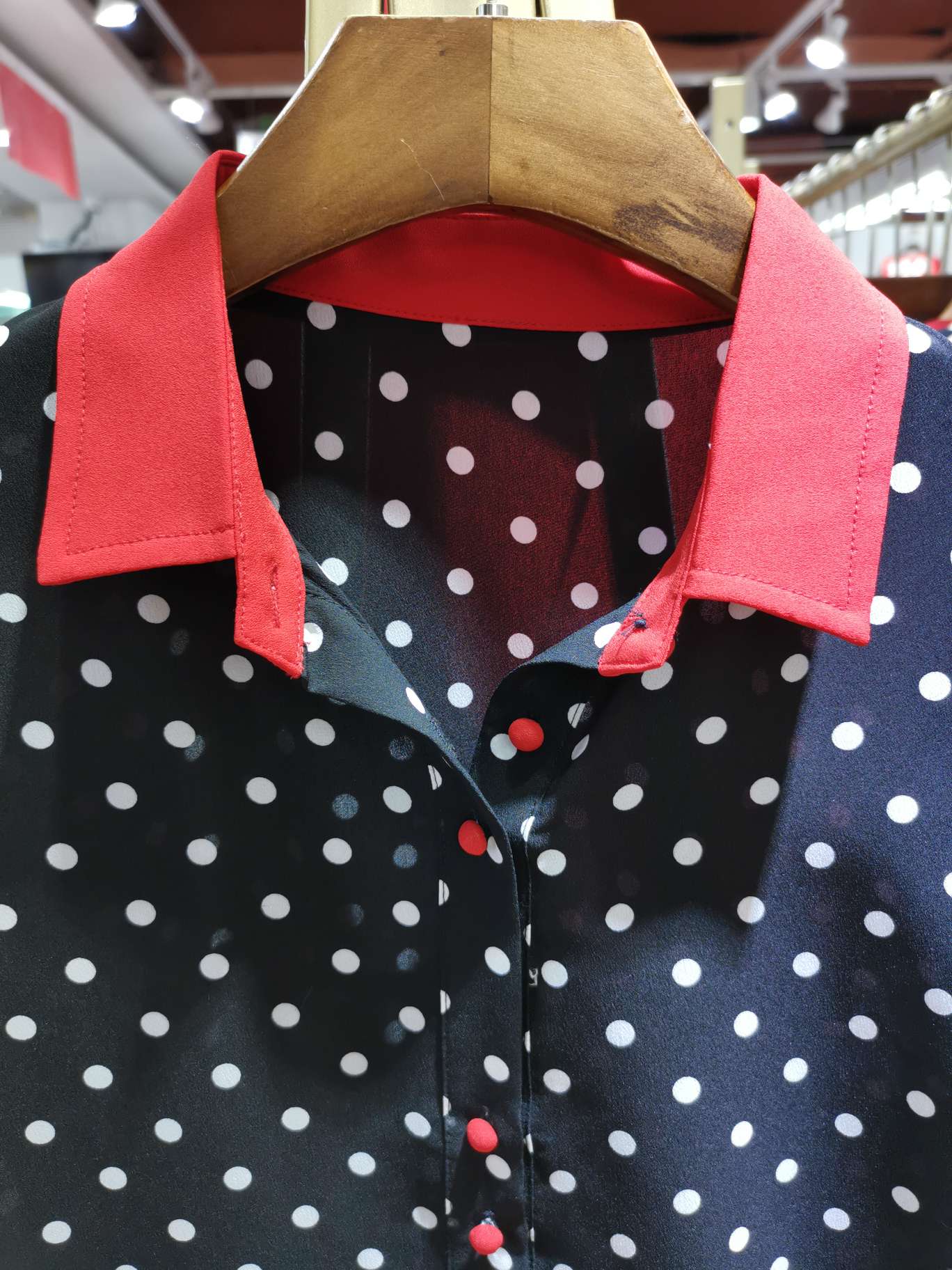A white polka dot red collar women's shirt details Picture