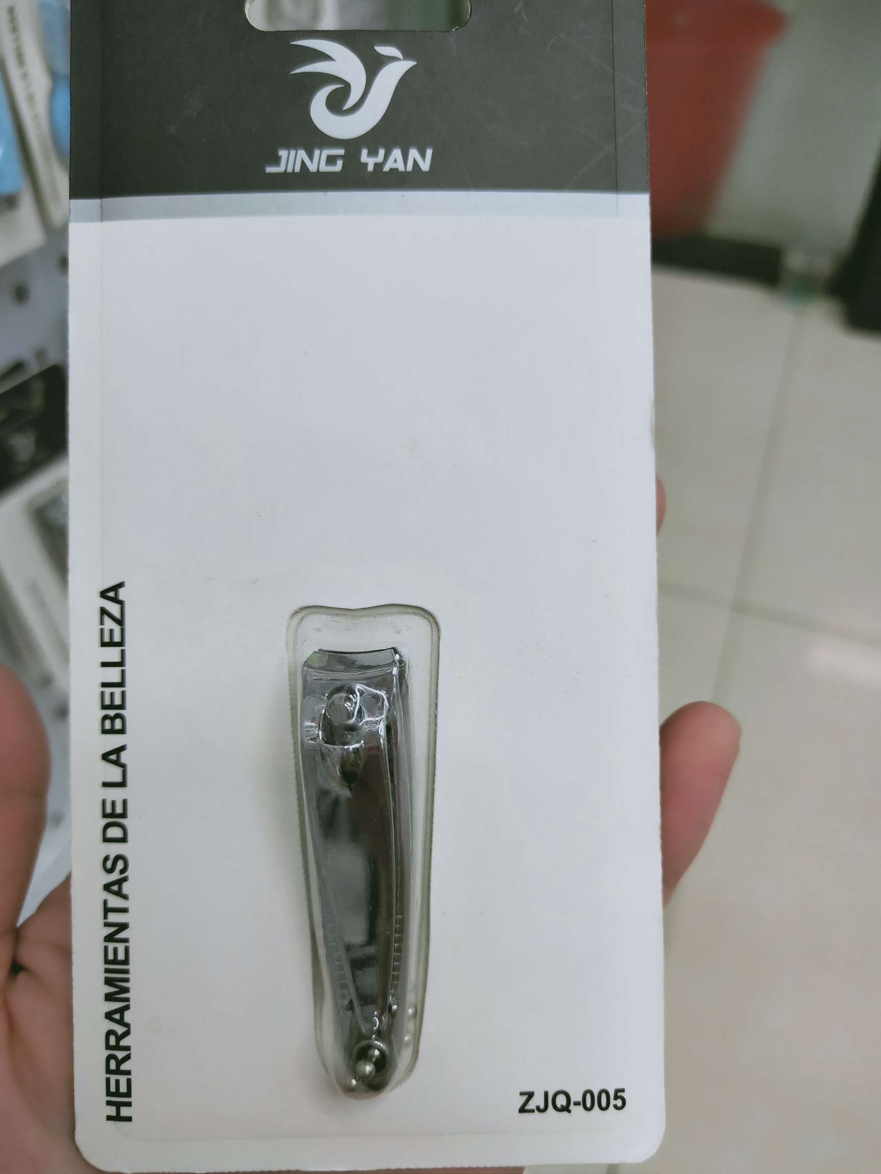 一大一小镜光指甲钳白底实物图