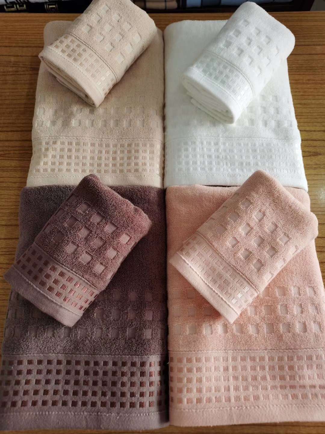 Small checkered bath towel 70*140 thumbnail