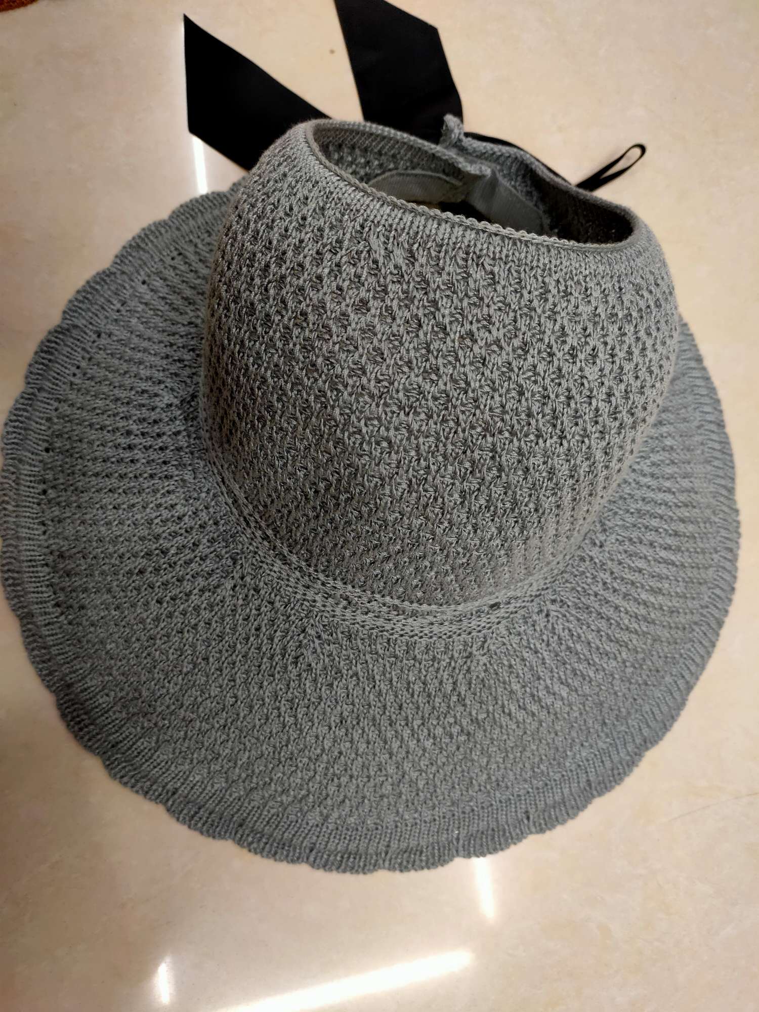 This is a popular beach straw hat for children. It can be folded and woven for sun protection in summer. It is a fresh and cute fisherman's hat with a LACES for sun protection undefined