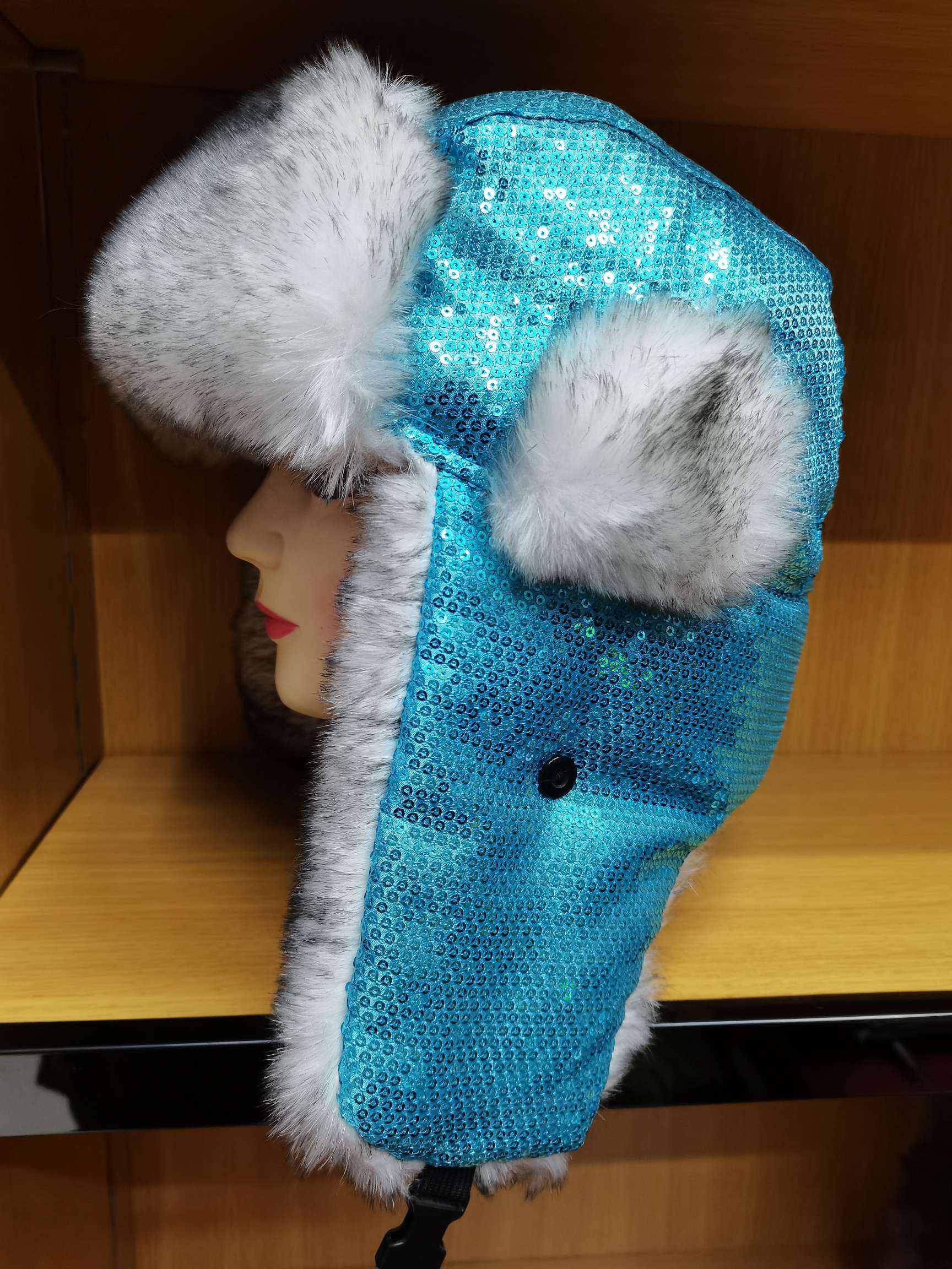 Sequined Lei Feng hats, fashionable snow caps, flight caps, and Northeastern caps full figure