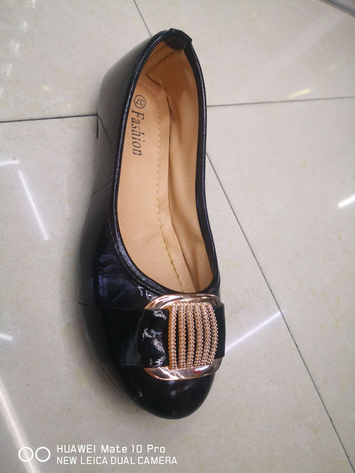 周氏现货库存外贸原单软底芭蕾金属扣饰浅口豆豆女平底孕妇单鞋四季鞋，女单鞋，平底鞋