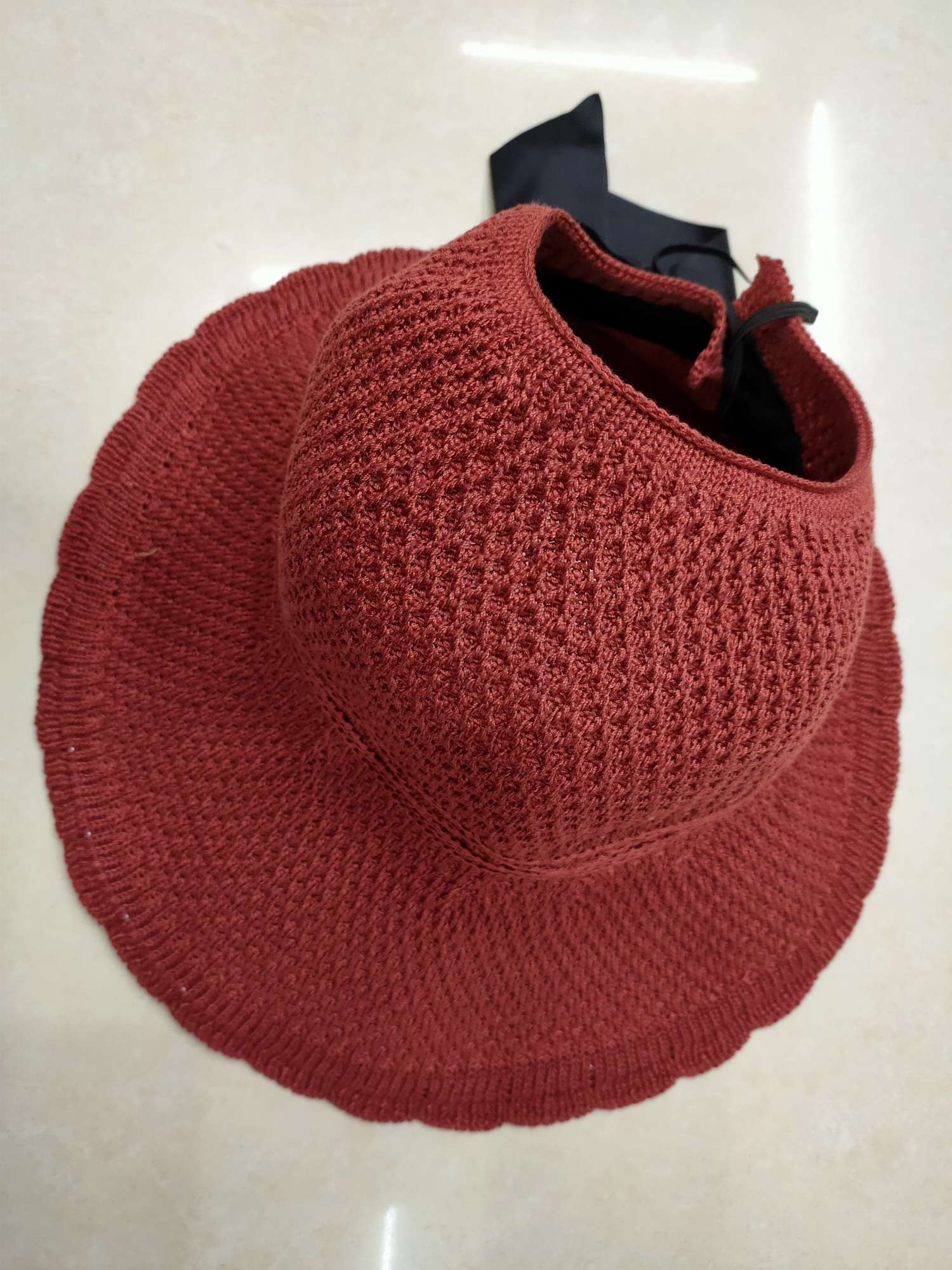 This is a popular beach straw hat for children. It can be folded and woven for sun protection in summer. It is a fresh and cute fisherman's hat with a LACES for sun protection undefined