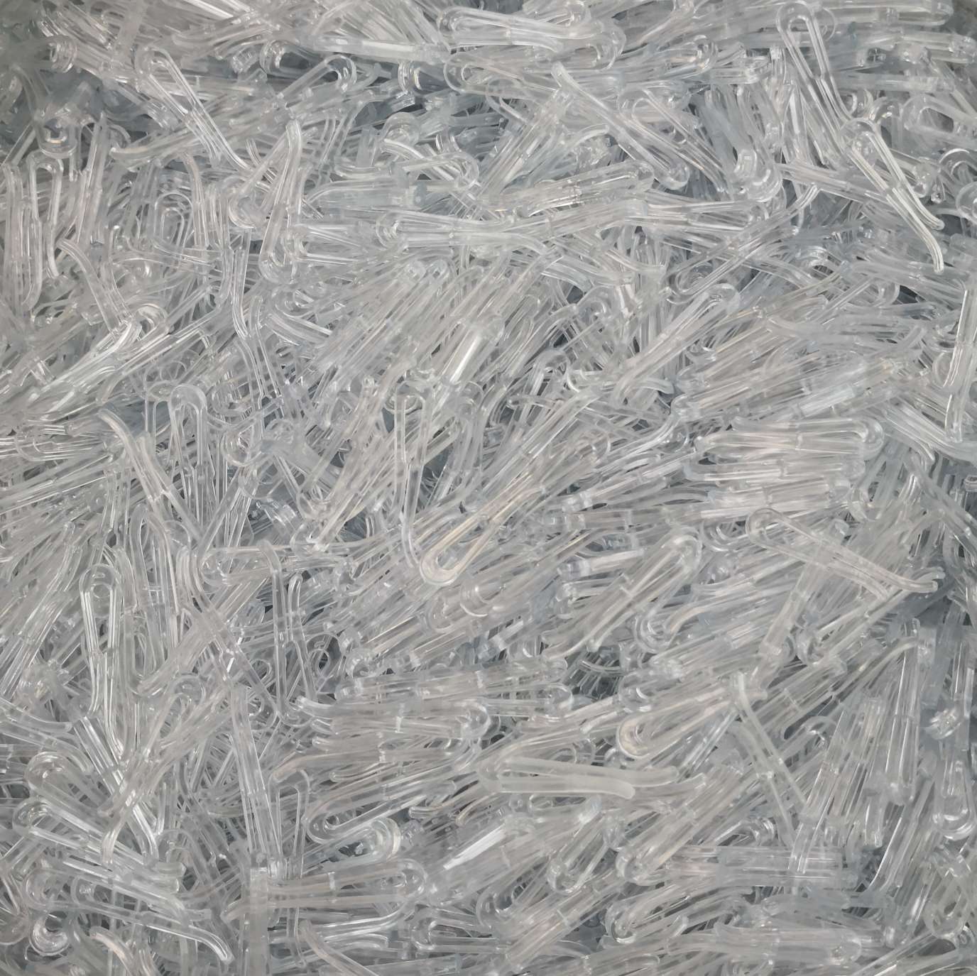 衬衣夹 衬衫夹 衣服防滑防皱夹 塑料夹 水晶夹 进口材质不易断 按重量计算价格批发零售 thumbnail