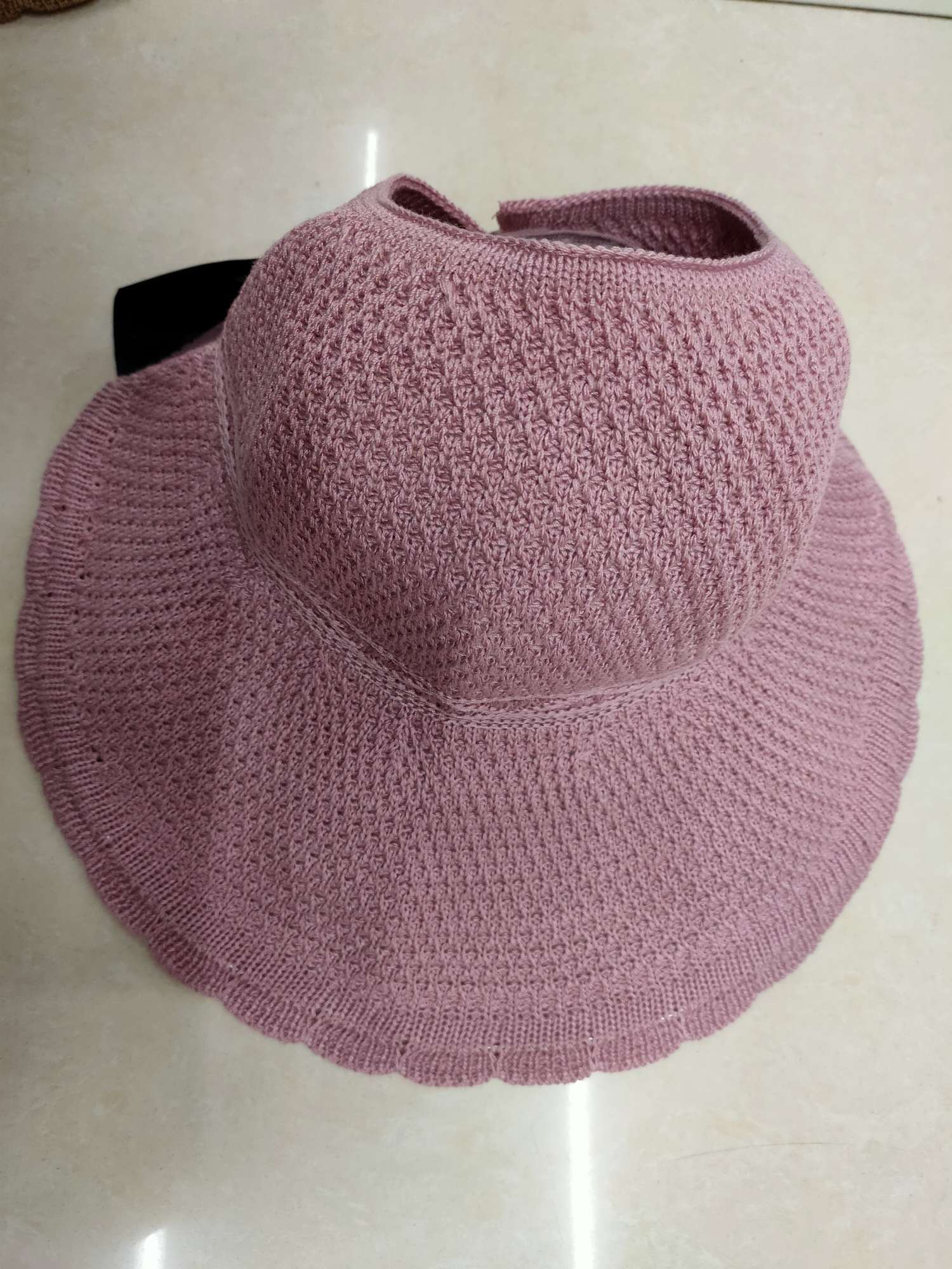 This is a popular beach straw hat for children. It can be folded and woven for sun protection in summer. It is a fresh and cute fisherman's hat with a LACES for sun protection undefined