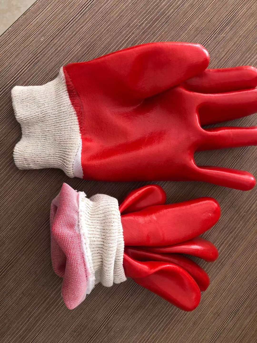 PVC oil-resistant screw-neck gloves