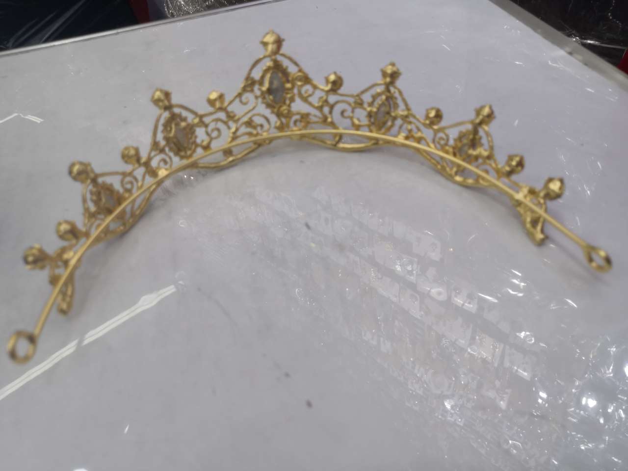 Crown, colored diamond details Picture
