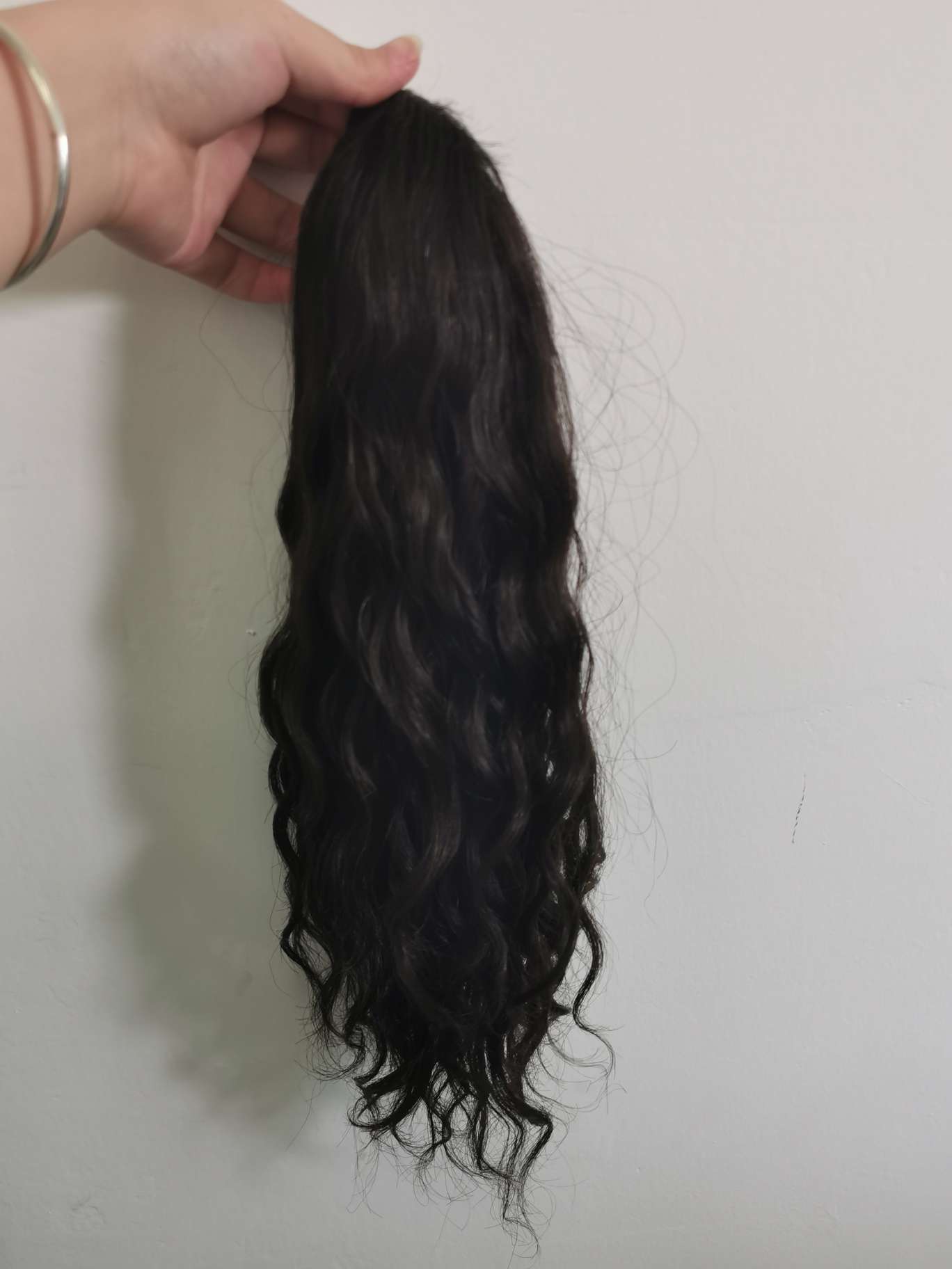 100% real hair, human hair clipped in a ponytail, curly style details Picture